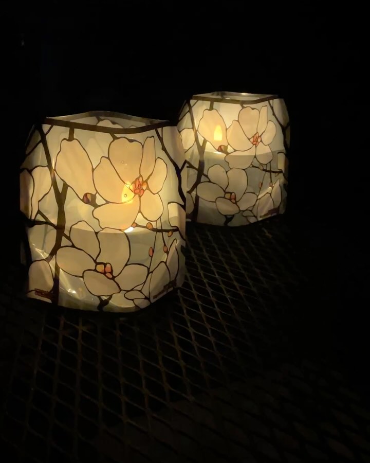 These are SO cool! Perfect little twinkles that can be used indoors or outdoors.
The tea lights are water activated - 🤩
Instructions: open up the luminary, add water, drop the tea light in and MAGIC is made.
Sorry, we have none left to sell because I literally want them all. 😂