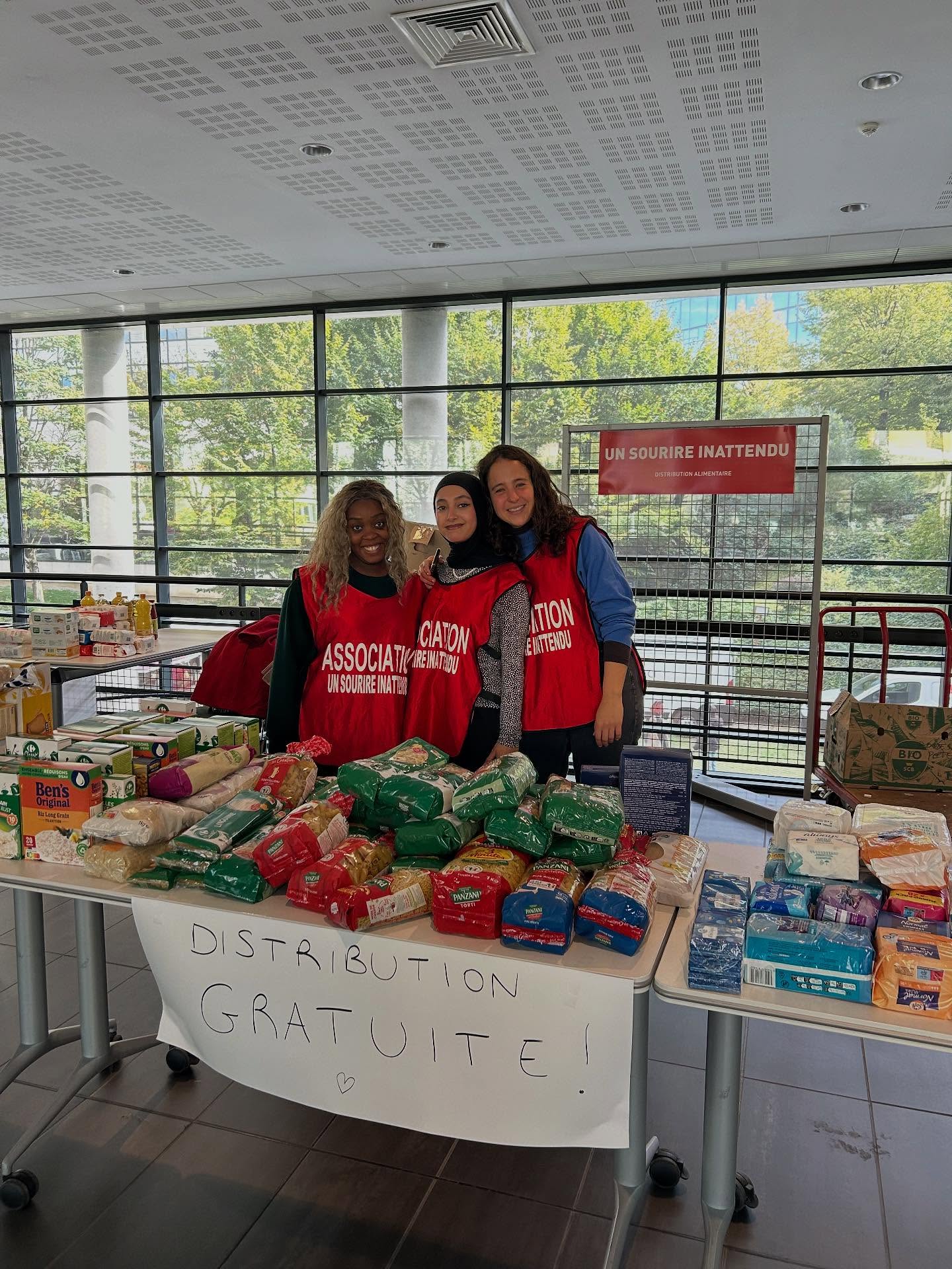 La semaine dernière, nos étudiants ont pu découvrir de nombreuses offres et avantages grâce à un village des bons plans sur le Campus 💸
C’était l’occasion de présenter nos partenaires qui travaillent au quotidien pour la solidarité étudiante.
Parce qu’au Campus René Cassin, la lutte contre la précarité est un enjeu essentiel 💪
Un grand merci à tous nos partenaires pour leur présence et leur engagement.
@happytoque @lyoncampus @crouslyon @alter_actions @freevelov.grandlyon @afevgrandlyon @un.sourire.inattendu @croixrougefr