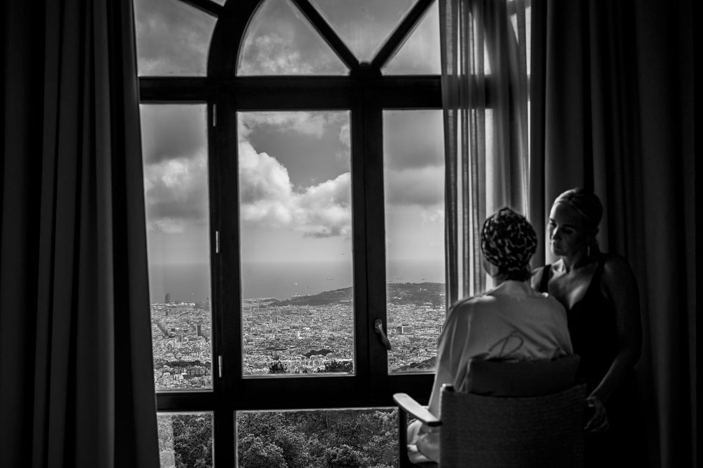 My beautiful bride Roberta flew me and @shesaidyesbridalhair out to Barcelona 🇪🇸 to help her get ready for her special day 🤍🤍🤍
So excited to share these images with you showing just how absolutely stunning everything was!! ✨✨✨
Venue @mettbarcelona
Makeup @helenleemua
Hair @shesaidyesbridalhair
Bride @_robertamolly
#destinationwedding #destinationbridalmakeupartist #destinationmakeupartist #bridalmakeupbarcelona #bridalmakeup #spanishwedding #bridalmakeupartists
