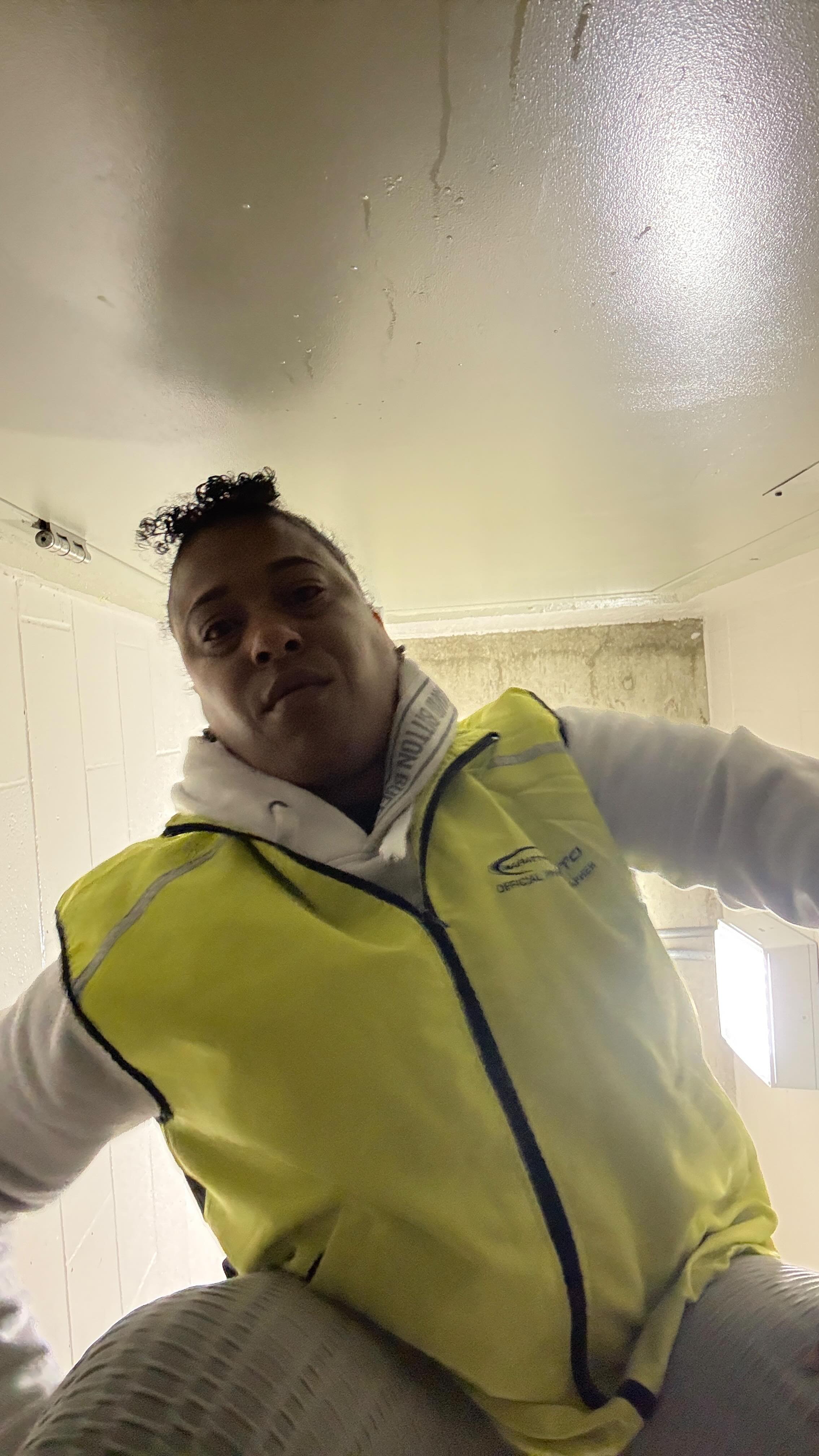 On location at the One & Only, Queen Bee Marathon❣️❣️❣️ Come see me to get your post race banner shot😍