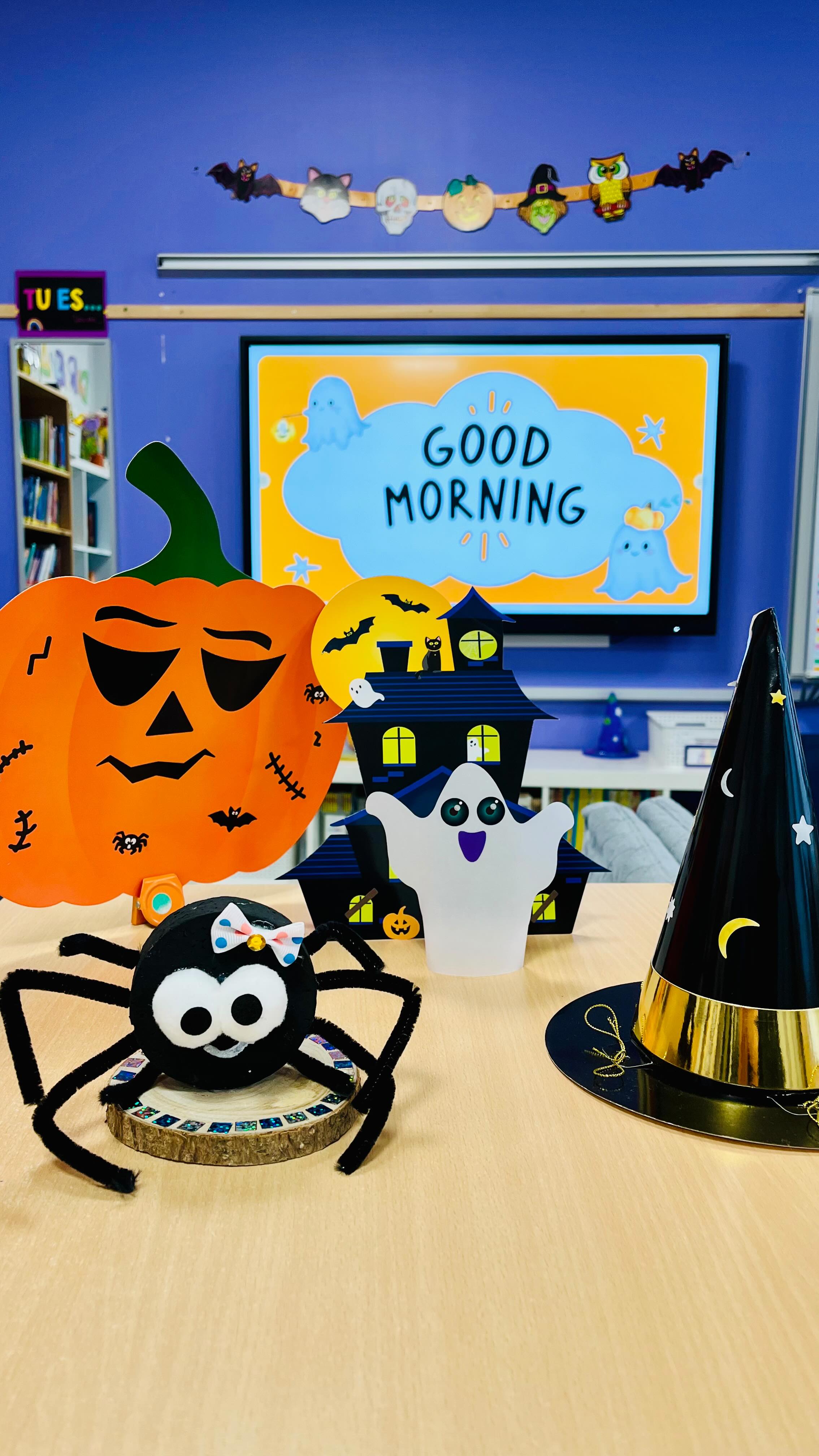 H•A•L•L•O•W•E•E•N
▶️ Quelle création réalisée par mes filles préférez-vous ?
On prépare doucement l’arrivée d’Halloween par ici ! Ma classe est décorée et mes filles ont réalisé quelques décos qui ont pris place dans ma classe.
Ici vous retrouverez :
🕷️ la petite araignée mignonne
🎃 le kit citrouilles gommettes
👻 le kit manoirs hantés
🧙♀️ le kit chapeaux surprises
Bon week-end avant la dernière semaine !
Maitresselili_lh ✨
Merci à @10doigts qui m’envoie toujours des super activités !
#maitresselililh #teampe #cm1 #cm2 #cycle3 #hallowen #10doigts #creationsdhalloween