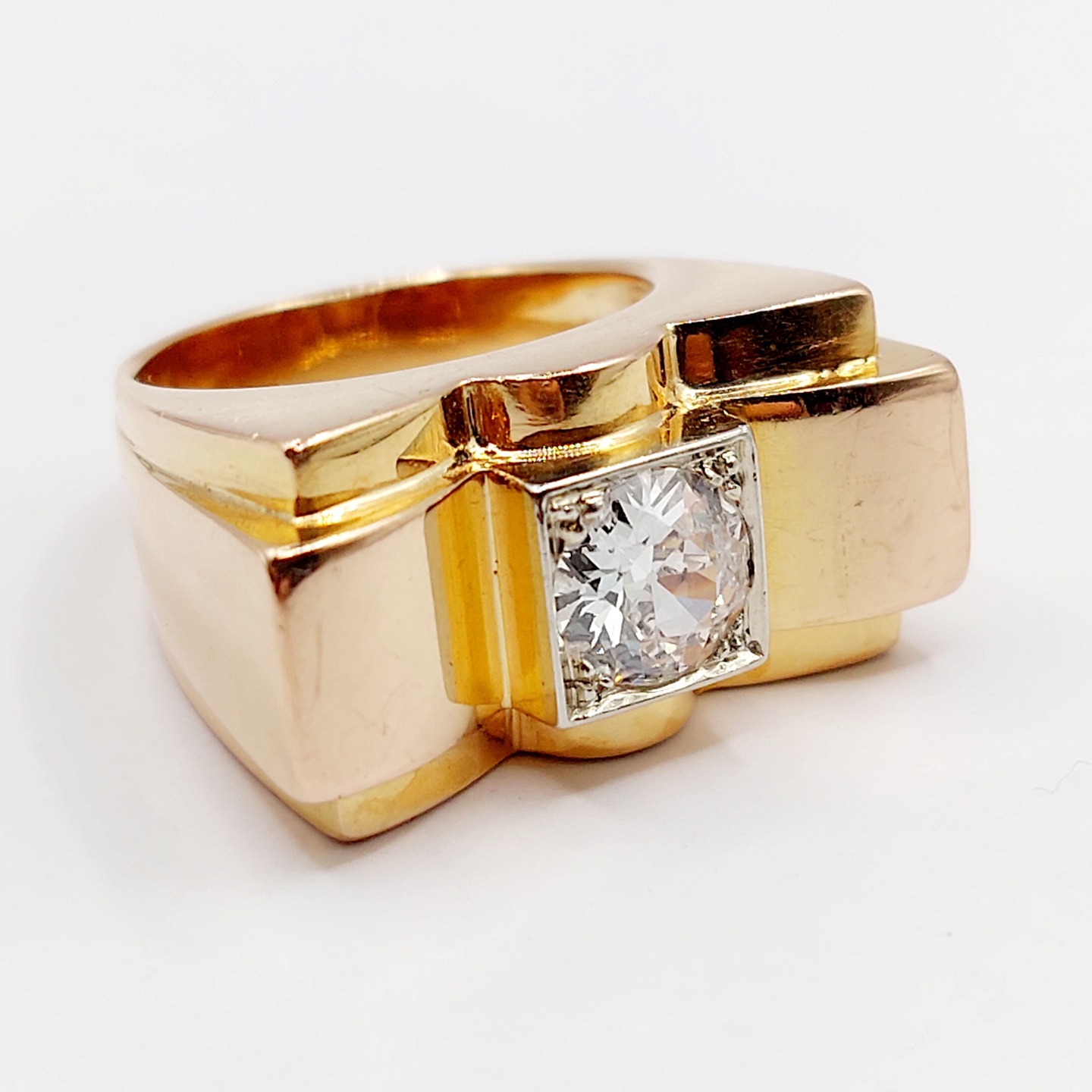 French XXL art deco tank ring 18k rose gold set with 1.25 carat of old european cut diamond (circa 1950) domed
PRICE : 3200€
Magnificent French goldsmith work
Size: 52 FR / 6 US
Weight: 13.26 g
Main diamond size: approximately 7 mm (estimated at 1.25 carats)
A few small chips around the edge of the diamond (probably due to an old setting), small natural inclusions
Ring head width: 12.9 mm
Micro-scratches from use
Eagle's head hallmark and goldsmith's hallmark (French hallmarks)
#frenchjewelry #diamond #diamondring #antiquering #victorian #victorianring #marquisering #augustusjewels #vintagering #daisyring #daimondhaloring #tankring #platinumring #platinum #platinumring #oldminecut #oldminecutdiamond #tankring #artdecoring