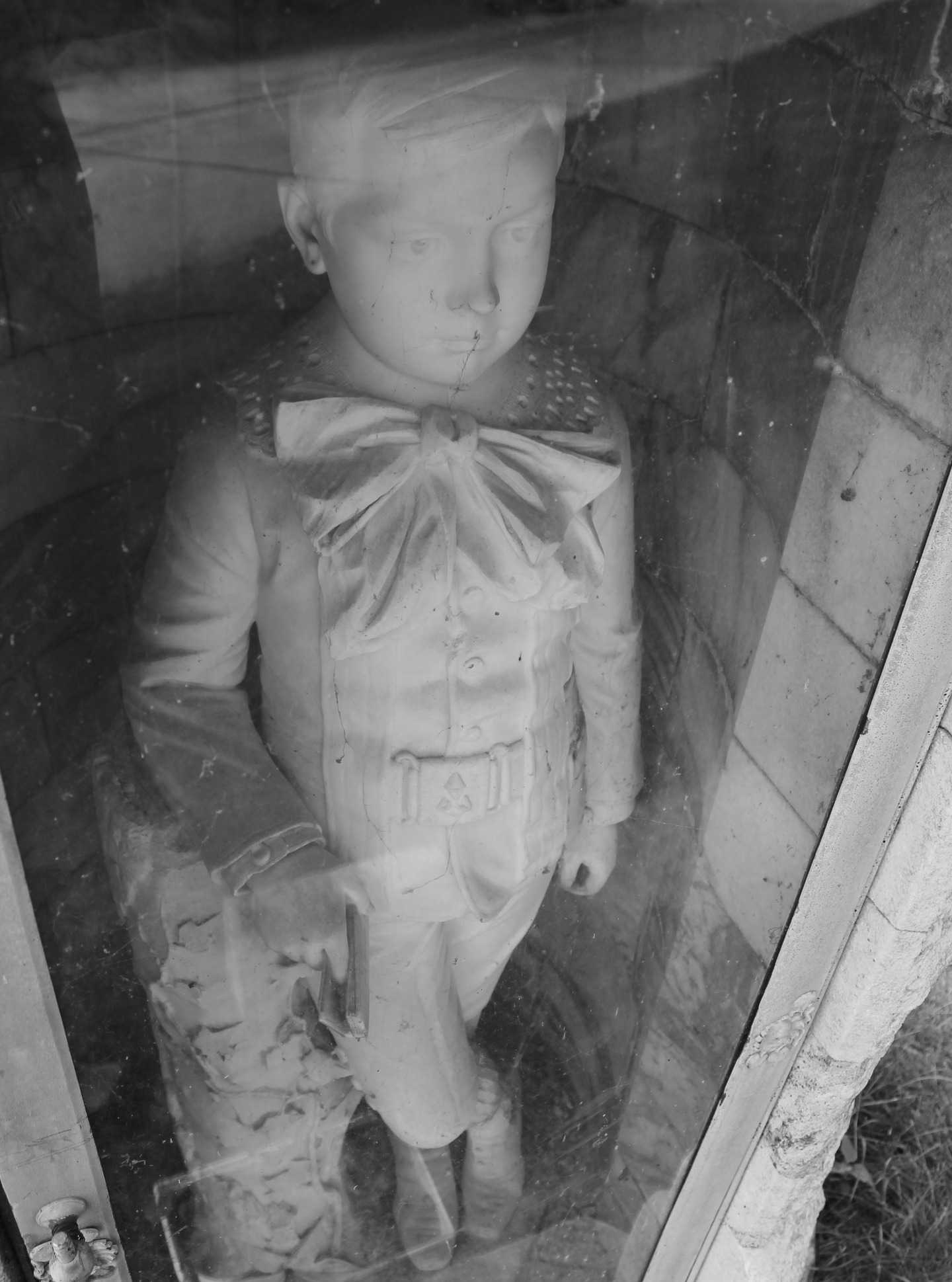 Calvary Cemetery, Evanston, IL
#cemetery_photography #cemeteryphotos #cemeteryscapes #cemeteryscene #cemeterystrolls #cemeteryphotographer #cemeterytravels #illinoiscemeteries #uniquememorials #chicagocemeteryphotography #chicagocemeterycrawlers #tombstonetravels #taphophile #calvarycemetery #evanstonillinois