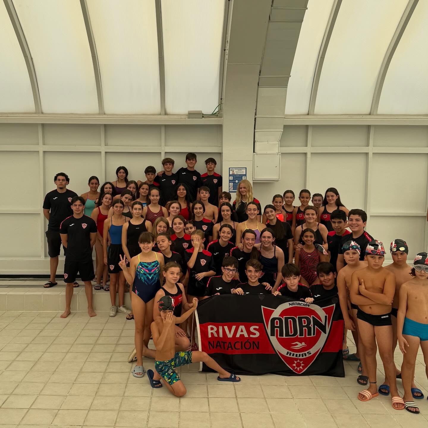 ▪️TROFEO MOSCARDÓ▪️
🏆💥 ¡Gran jornada en el Trofeo Moscardó!
Nuestros nadadores y nadadoras del Rivas Natación han competido con muchísima ilusión y energía, desde la categoría Benjamín hasta Absoluto 💪💦
Una experiencia increíble, llena de esfuerzo, compañerismo y espíritu de equipo ❤️🖤
¡Seguimos sumando brazadas y experiencias juntos!