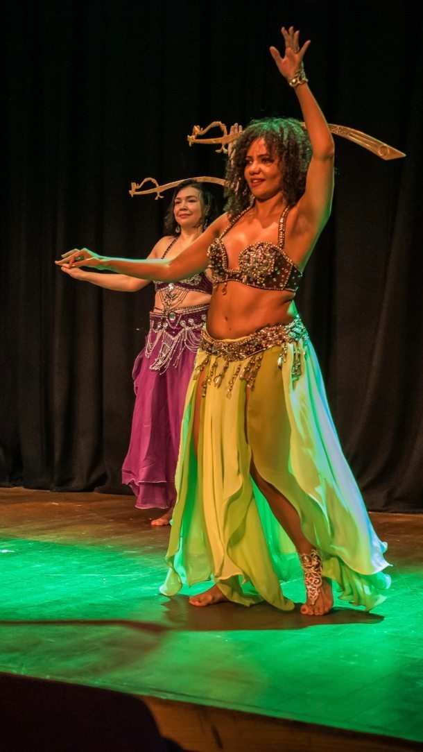 Sword/Drum-solo group performance by Cida Arcanjo, Charlotte, Mara Aide, Maeve and Hannah-Sioux, on the stage of the Sean O'Casey Theatre. Yalla’s Magic Hafla, 5th October 2025. Choreography by Cida Arcanjo.
🔥💃🔥
#bellydance #lovebellydance #bellydancequeens #dublinbellydance #yallabellydance