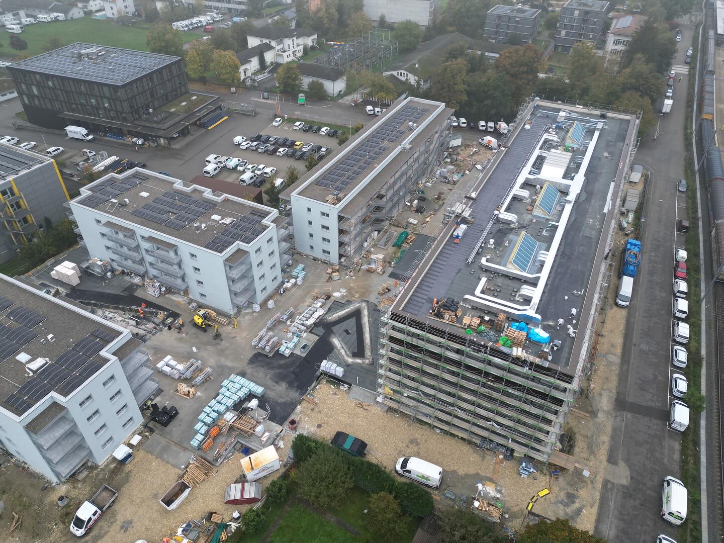 Neubau - Campus Grenchen 🏗️
Die Flachdacharbeiten sind erfolgreich abgeschlossen. 💪
Wir danken unserer Kundschaft für diesen tollen
Auftrag. 🙌
#neubau #grenchen #campus #flachdacharbeiten
#flachdach #schneitterag #solothurn