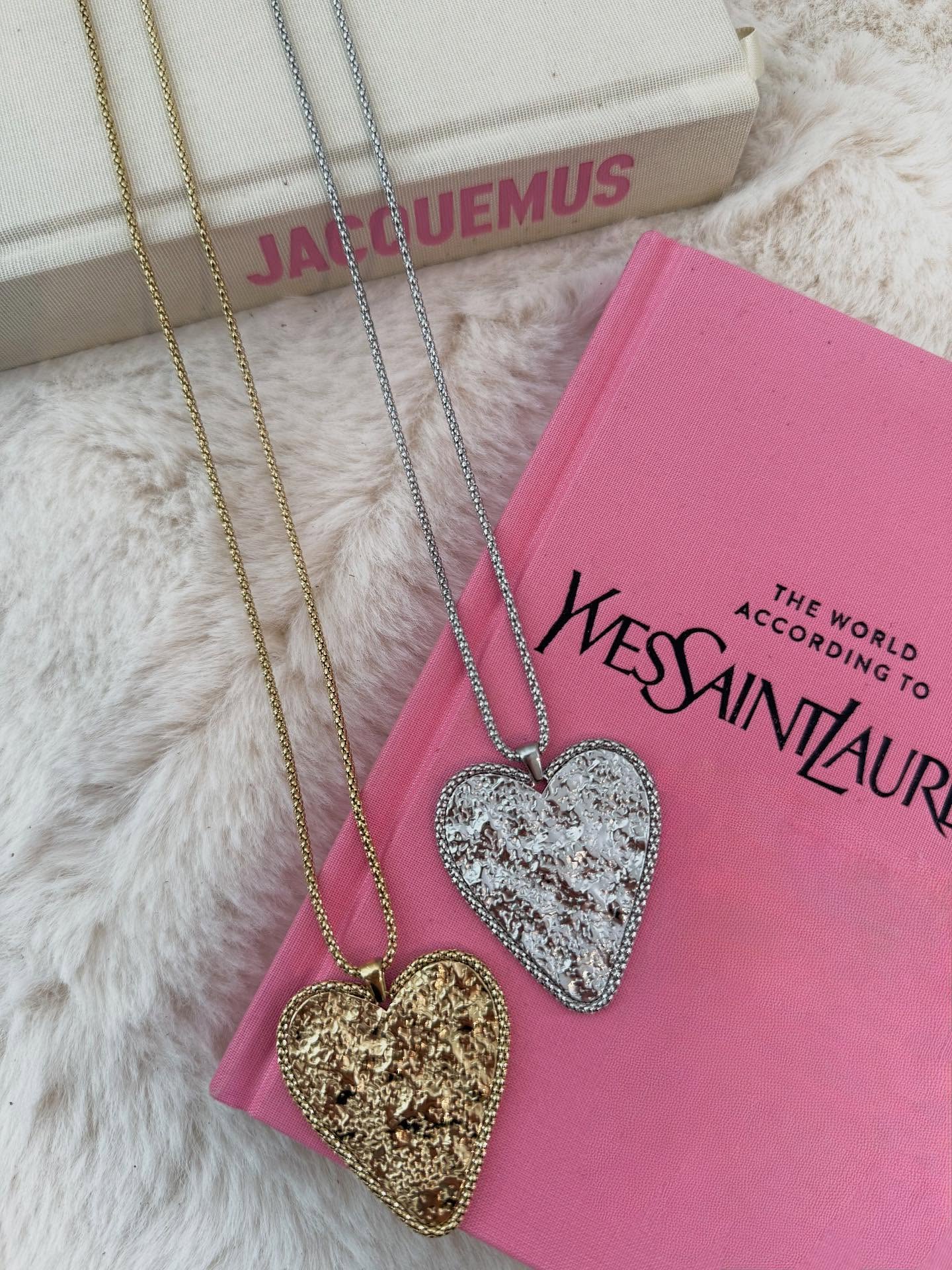 Turn a simple outfit into a statement with our long necklaces 🎀 Now in gold and silver, available in our boutiques! 🪞✨ #myjewellery #newitems #newcollection #jewellery