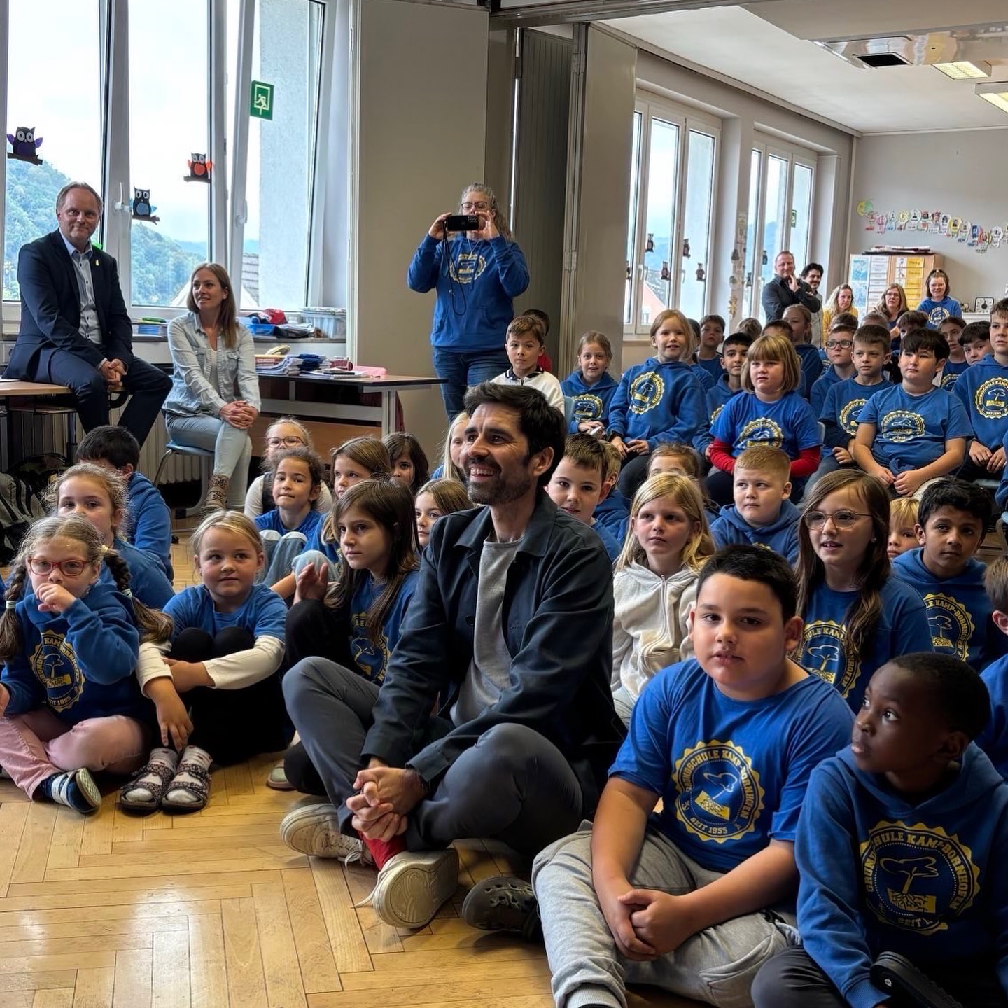 Zwei Schulen, zwei Kitas - das war heute mein Tag auf meiner Tour durch die Bildungsfamilie im Land. Heute ging es konzentriert ins Mittelrheintal. Ob in St. Goarshausen, Kamp-Bornhofen oder Lahnstein - überall zu 100% das Kind im Blick. Danke dafür. Mit dieser Offenheit, Herzlichkeit und Lust auf stetige Weiterentwicklung gehen wir gemeinsam weiter voran. Und jetzt wünsche ich allen in den Schulen: schöne Ferien!