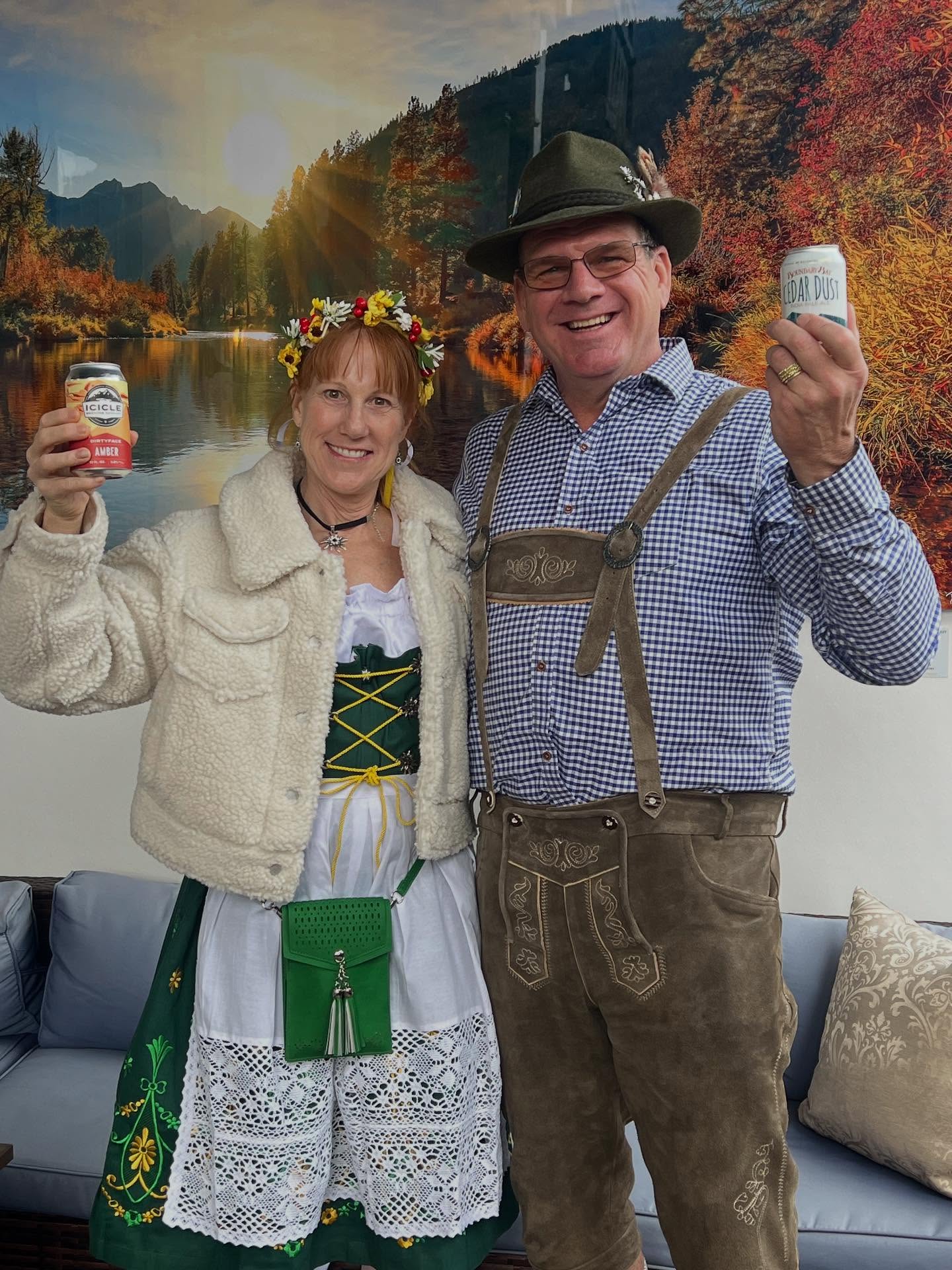 A heartfelt thank-you to Paul and Mary Jean, who discovered two rainforest treasures in our Leavenworth gallery during Oktoberfest. May the beauty of the forest fill their home all year long. Wishing everyone a Happy Oktoberfest! 🌿🍻
#PeterJamesPhotography #LeavenworthGallery #OktoberfestLeavenworth #RainforestArt #FineArtPhotography #NatureCollectors #PNWPhotography #WindowsToTheWild #HappyOktoberfest