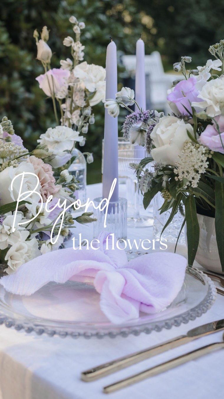 Hi, ich bin Alina. Eure Hochzeits- und Eventdekorateurin mit vollem Herzen.
Für mich bedeutet Floristik so viel mehr als Blumen auf den Tisch zu stellen.
Blumen sind so ausdrucksstark und sie tragen Stimmung und Atmosphäre. Sie erzählen Geschichten und verändern den Raum.
Ich liebe die unterschiedlichen Wirkungen, die man erreicht durch Raumgestaltung. Ich meine, wer möchte schon gehen, wenn in ein Raum von sanftem Kerzenlicht, Glas und den schönsten Rosen getragen wird?
Darüber könnte ich stundenlang sprechen 🥹
Du bist selbst Hochzeitsdekorateurin und wünscht dir genau den Vibe für deine Selbständigkeit? Dann kommentier „Flowers“ und ich schreib dir eine Nachricht 🤍
Titelbild: @eileencamin.fotografie
#weddingstyling #weddingflowers #luxurywedding #luxuryweddings #luxuryweddingflowers #modernwedding #classicwedding #hochzeitsblumen #hochzeitsdeko #dekoverleih #weddingdesign #tischdekohochzeit #tischdeko #hochzeitsdekoration #weddingdecor #dekomieten #blumendeko #destinationwedding #brautstrauß #brautstrauss #hochzeitsfloristik #hochzeitsinspiration #hochzeitsideen #hochzeitsinspo #hochzeit2025 #weddinginspiration #weddingideas #glamorouswedding