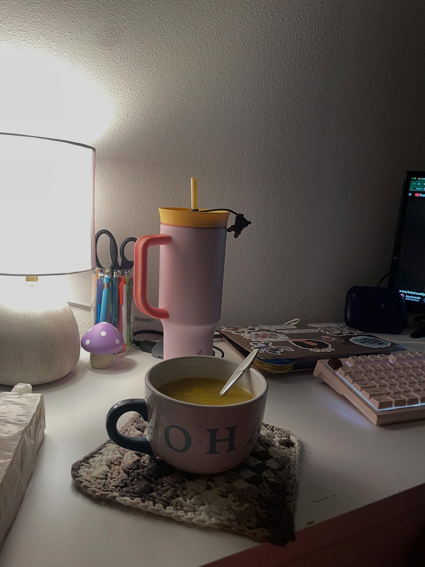 I was inspired to redo my desk and finally hang vines in my room 🪴✨ (until my pothos can take over 😌). I’m LOVING the new vibe already!
Eventually, I’ll add a second monitor and decorate the wall behind my computer—but for now, it’s perfect. 🖥️🌿
Spending my evening watching YouTube, eating soup 🍲 and crocheting 🧶🫶🏽
#CozyVibes#DeskSetup#PothosLove#HandmadeVibes#plants#cozyevening #creativespace