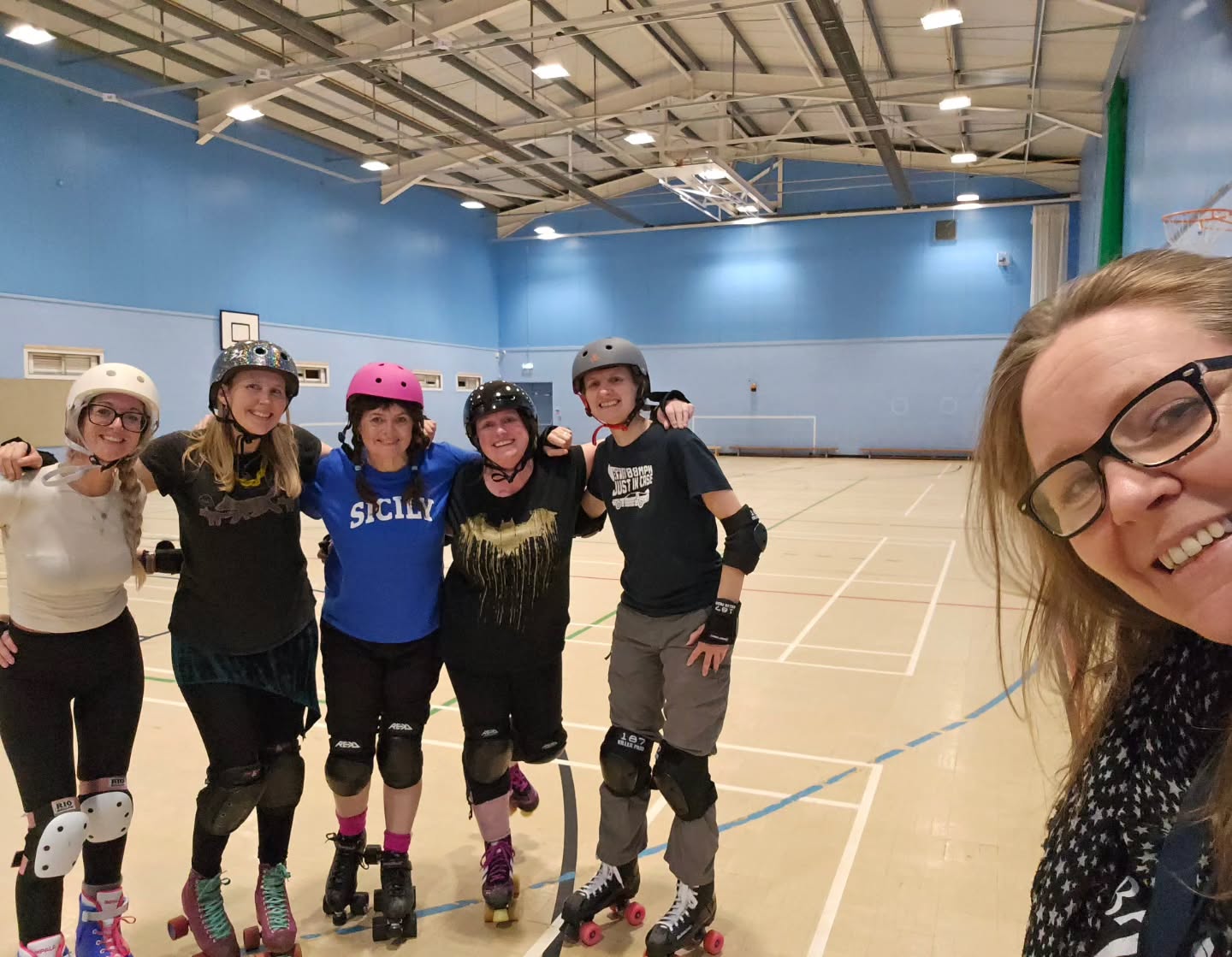 Tonight, I was off skates because I was not feeling 100% (hence me keeping my distance from the gang too!). But me being dizzy didn't stop me from barking orders at this little lot!
They worked hard, so I let them have 10 minutes of play at the end (the ball made an appearance!)
I had terrible FOMO, but this lot had fun, and that's all that matters.
I love Thursdays better on wheels! ❤️
Join us sometime, why don't you?
Www.skatefitness.co.uk to book your slot
#skatefitness #fitnesscanbefun #swansea #sweatyeyebrows #cardio #endurance #ilovethursdays #literallydead #skating