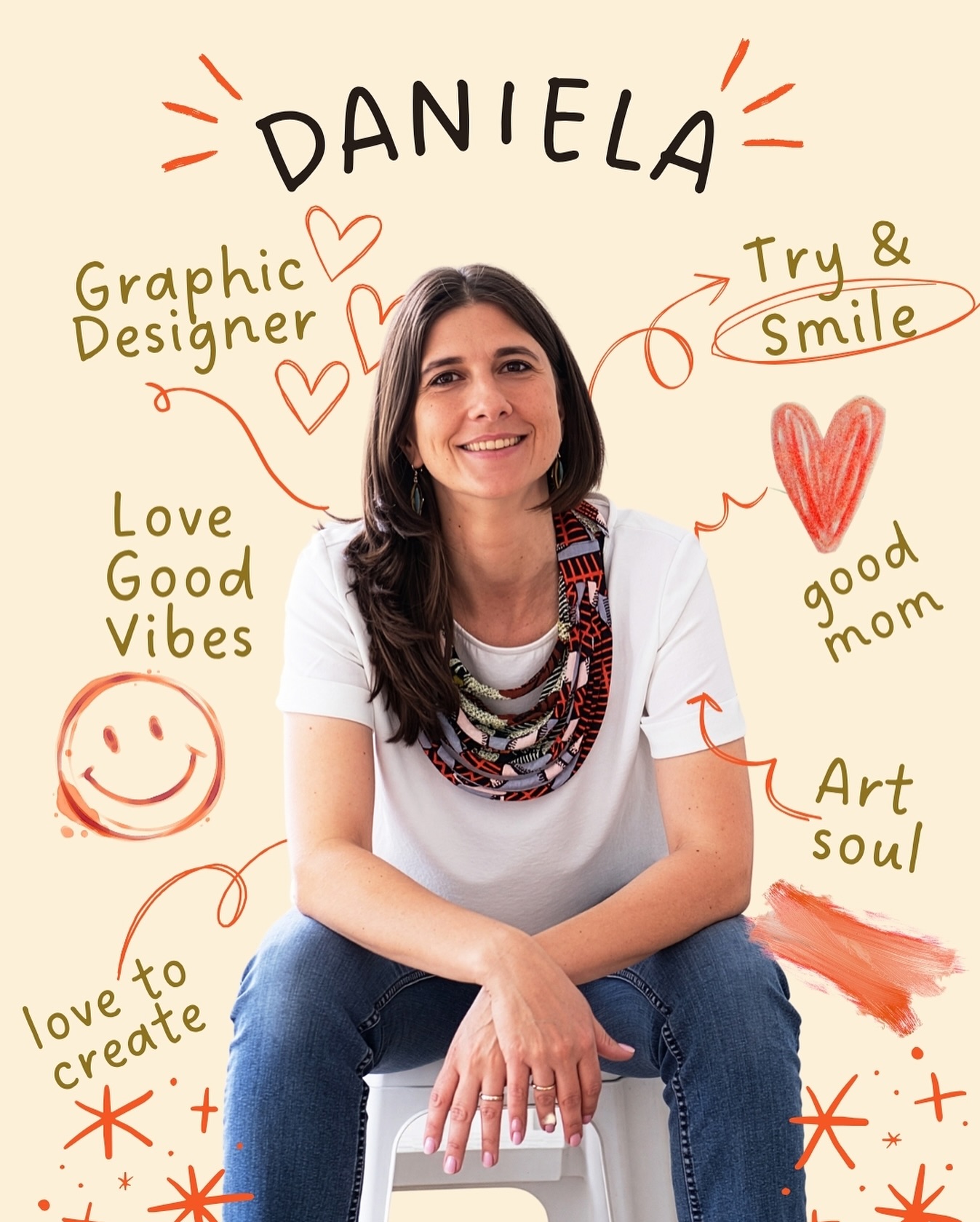 Hallo, ich bin Daniela 🤗
Grafikdesignerin aus Leidenschaft und Italienerin im Herzen ❣️🇮🇹
Vor über zehn Jahren hat mich das Leben in die Zentralschweiz geführt – wegen des Jobs meines Mannes.
Ich habe mich in die wunderschönen Landschaften verliebt und fühle mich heute hier richtig zu Hause 🏔️❣️🇨🇭
Ich glaube an positive Gedanken und gute Emotionen.
Ich liebe es, zu gestalten, Neues auszuprobieren und kreative Lösungen zu finden 🎨✨
Ich bin Mami von zwei wundervollen Kindern – meinen grössten Fans 💕
Jetzt wage ich etwas Neues:
Ich eröffne einen hybriden, innovativen Laden – einen Ort zum Wohlfühlen, Verweilen und Wiederkommen 🍀🤍
Wenn ihr Lust habt, mehr über das zu erfahren, was ich mache,
kommt einfach diesen Samstag, 18. Oktober, zur Eröffnung vorbei! 🎉
Ich freue mich riesig, euch kennenzulernen ✨
@officina_dany_mae
Foto: @raichinimarianna
#OfficinaDanyMae #Buochs #Nidwalden #Neueröffnung #Grafikdesign #selbstgemacht #kunst #Herzensprojekt #SchweizerDesign #Designliebe #KreativLaden #corporateidentity #SelbstgemachtMitLiebe
