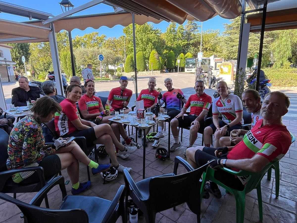 What a fabulous week! 🇪🇸🚵🏻🚵♀️ 17 club members (who still might be recovering..!) have just come back from a very enjoyable week cycling in Andalusia organised by @mellowjersey .
The trip was full of hills, heat, insane winds, stunning views, blue villages, incredible descents, smooth flowy roads, laughs, memories, a lot of tapas and let’s not even discuss the flow of beer and wine 😏. An absolutely cracking week enjoyed by all! A ‘few’ highlights from the trip….