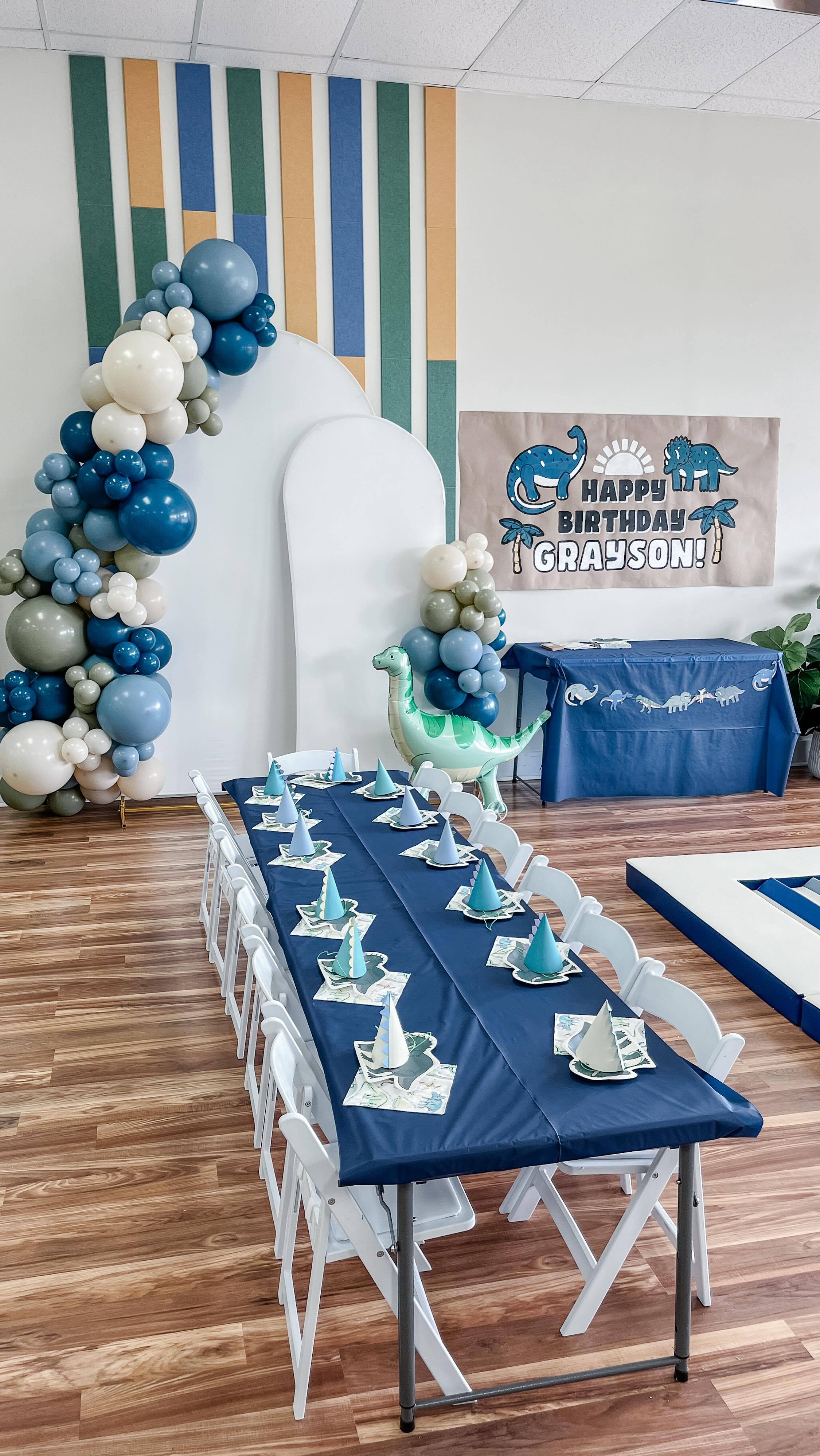 Let’s set up a party 🎉
Did you know you can have a party at Little Leaf Play studio? Our basic party package includes:
✔️2 hours of party time
✔️Private use of the play studio
✔️Solid color, disposable plates, napkins & table cloth
✔️Up to 12 children
✔️Coffee bar service
✔️30 mins of set up time before the party
✔️We’ll take care of all the clean up afterward
We also offer add on services such as balloon decor, banners, backdrops, extra time and more.
Learn more about parties at the play studio at www.littleleafplaystudio.com/party