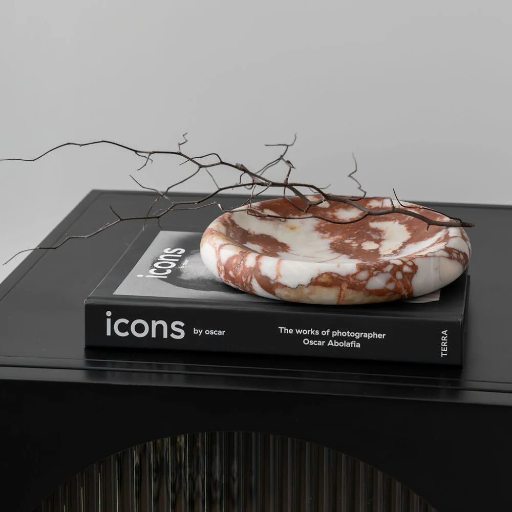 Luxe finishing touches? Yes please.
We’re swooning over the CoTheory Solstice Sculpted Tray Brown Calacatta – all smooth edges and bold veining.
Why shouldn’t your catch-all tray be just as fabulous as the rest of your home? 😉
You’ll soon see it styled in our Cammeray project at the end of this month! ✨
📷 @cotheory_
Ready to make your dream home a reality? To schedule your Complimentary Phone Consultation, simply click the link in the bio. 👆🏼