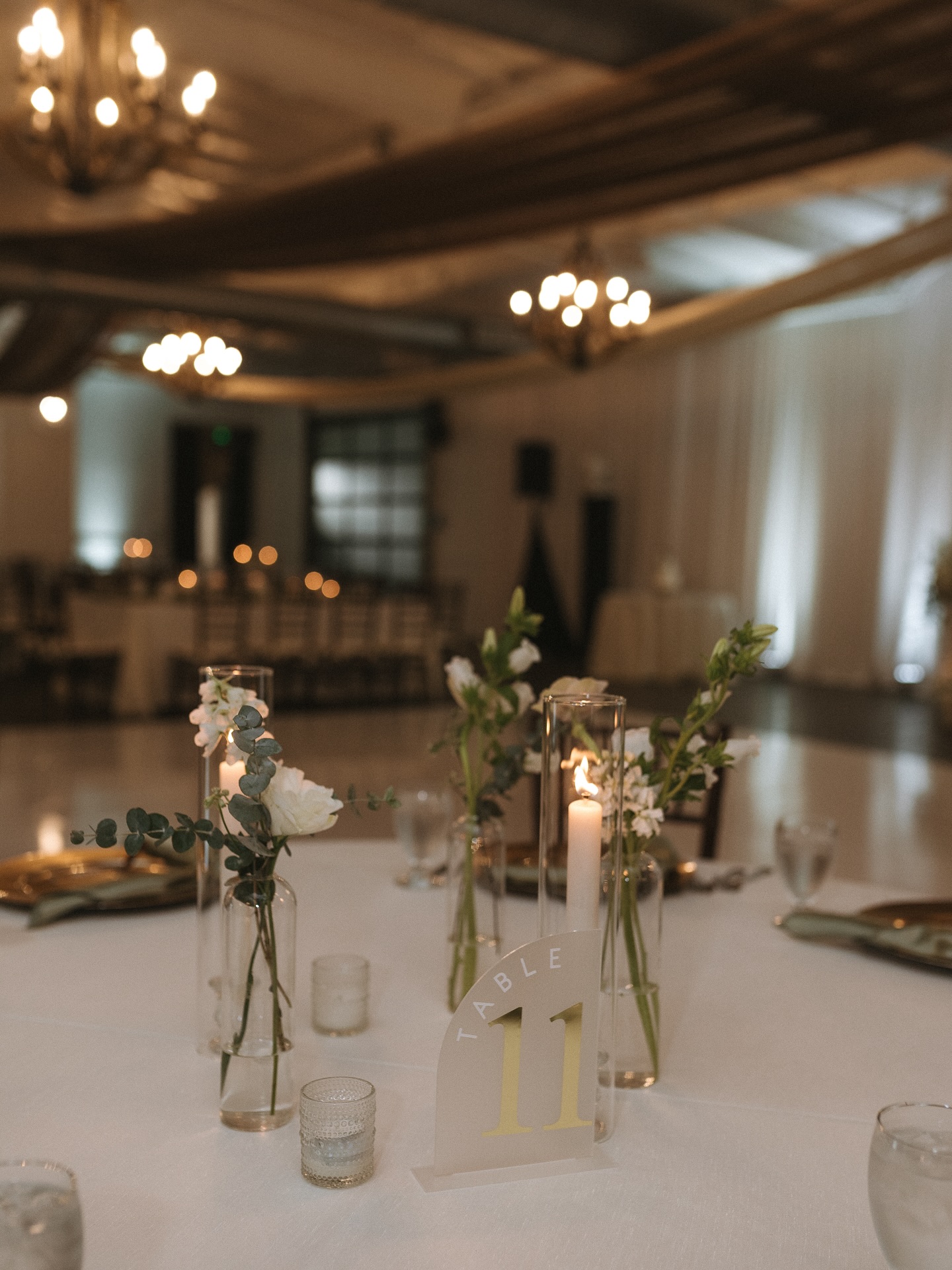 All the feels looking back at R&N’s wedding 🥹✨🤍
#weddingplanner#weddingdetails#reception#weddingtablescape