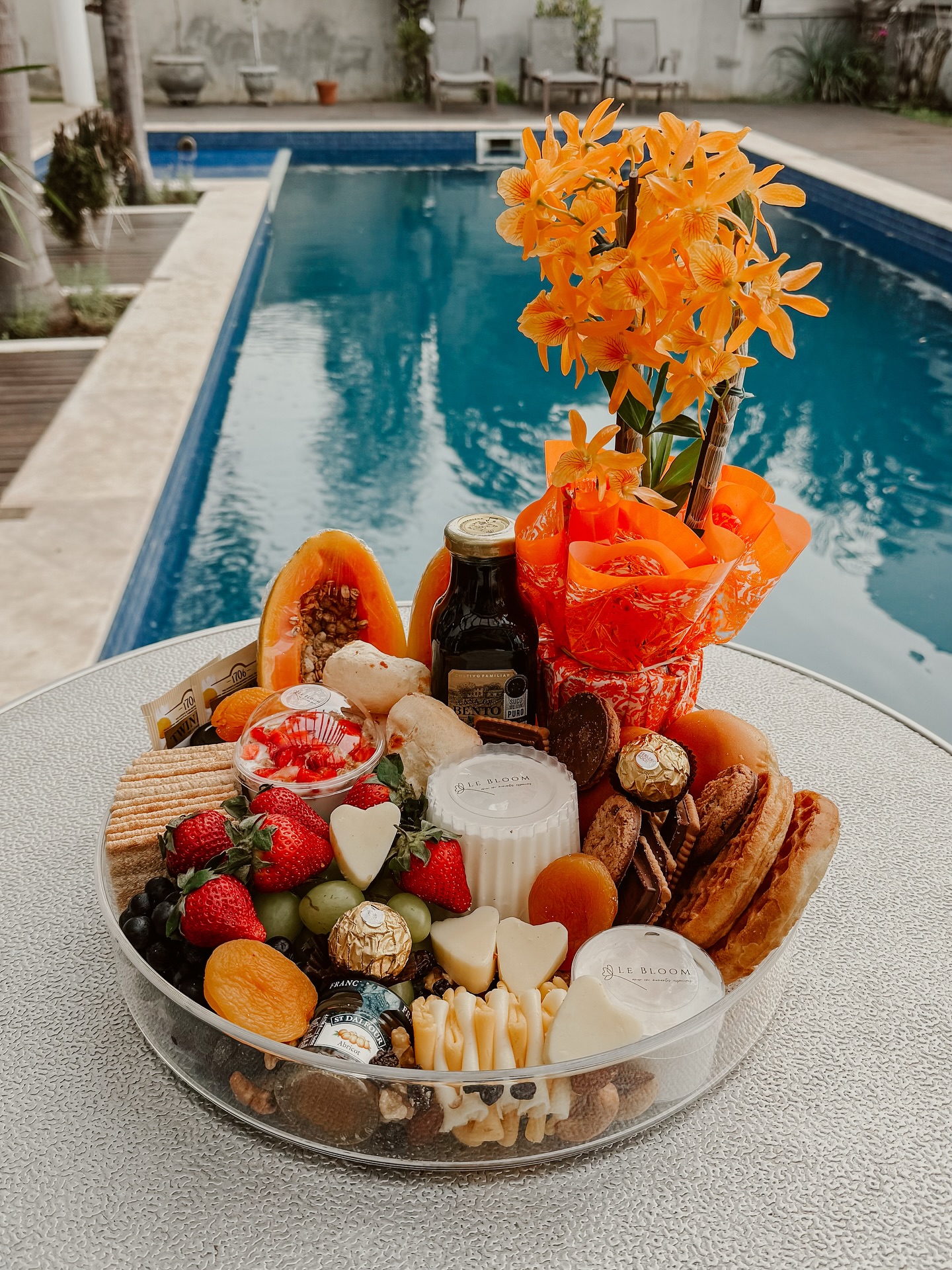 Neste dia dos professores presenteie com Le Bloom 🧡
Surpreenda quem cuida do seu filho com muito amor todos os dias.
Temos diversas opções para você espalhar amor em forma de cestas deliciosas e afetivas.
Fale conosco para saber mais.