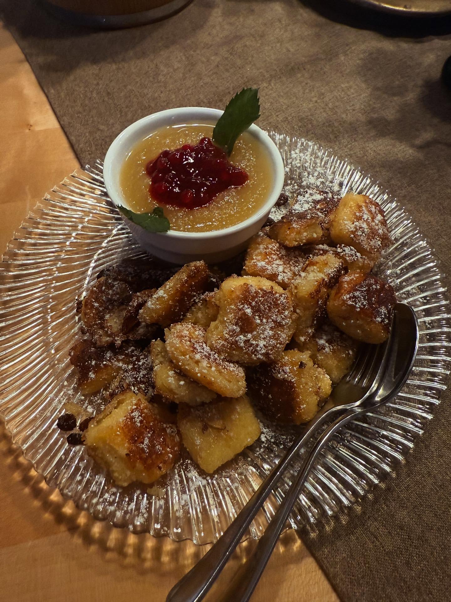 Ein Vorbote unserer Winterkarte ist schon da! ❤️
#kaiserschmarrnliebe #soulfood #genussmomente #gasthausliebe #tegernsee #tegernsee_lifestyle #tegernseegehtaus #GasthausSchießstätte #Tegernsee #BayerischeKüche #HeimatGenießen #NeuAufInstagram #tegernseelove #tegernseetal #tegernseeerleben #tegernseeliebe #tegernseelifestyle #tegernseehell