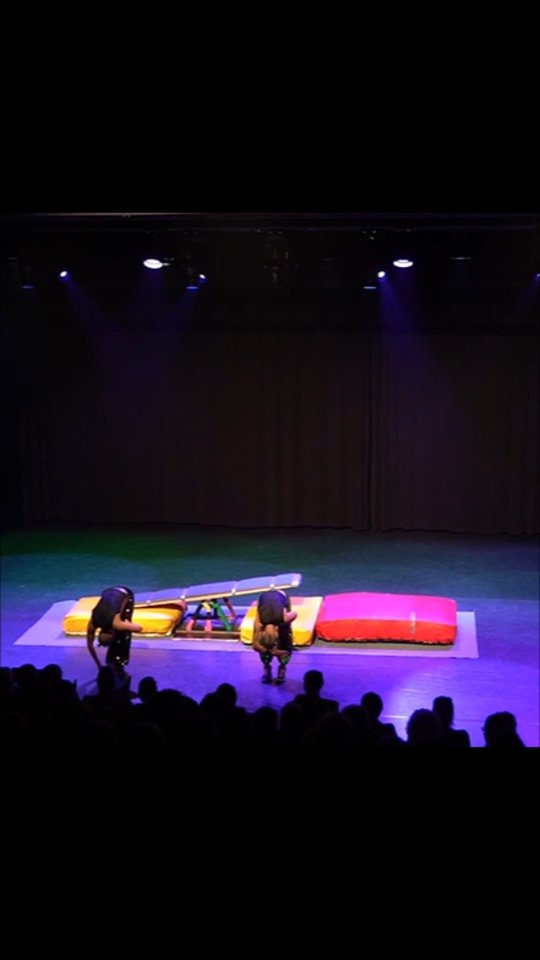 Suomen värikkäin sirkusduo on taattu kaamoksen karkoittaja! 💥🤸
👀 www.duocolorexpress.fi
👉 contact@tiptopwalkers.com