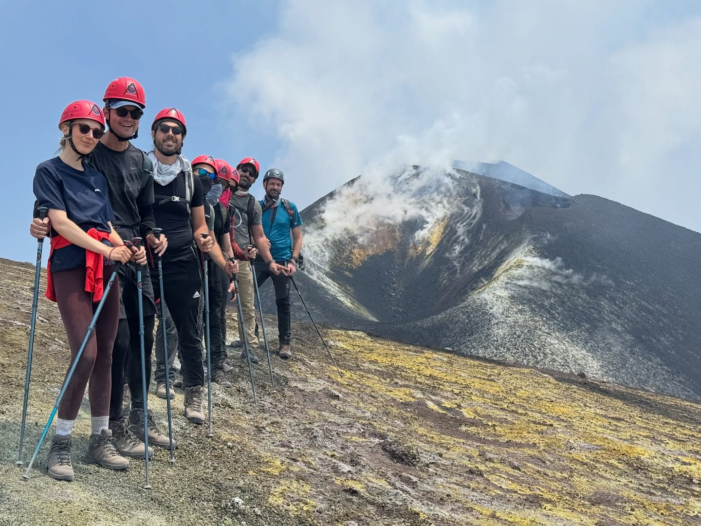 #Etna Central Craters • South Side
👉 Info/Prenota
🌍 https://www.etnative.com/etna-cratere-centrale
☎️ +393780861560
📧 etnativo@yahoo.it