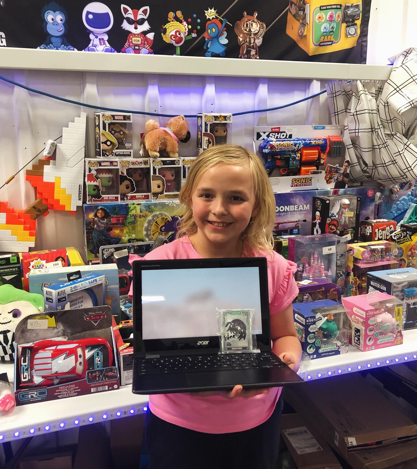 Today’s gold star winner!! She chose a new chrome book computer! Great prize for .50 cents!! Great for school work too! Find the machine closest to you for your chance to win!
#LOUDVending #GoldStarWinner