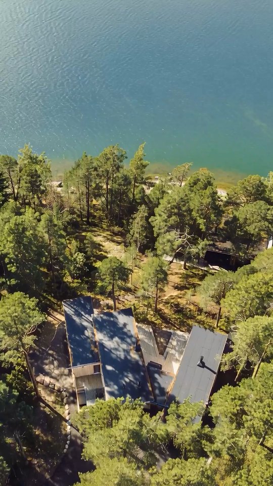 Two Sisters holiday home in Salo, Finland.
Häuser Award special mention 2025 and shortlisted for Finnish Wood Award 2023.
#häuseraward2025