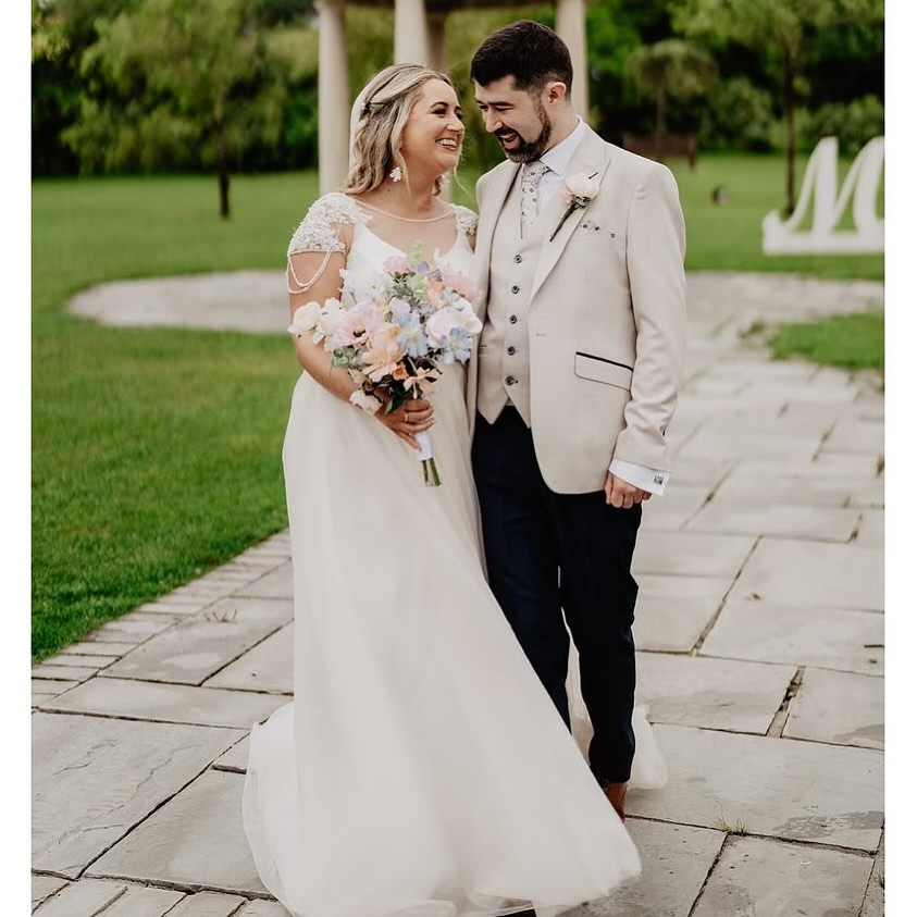 A stunning photo captured of our bride Eily by @black_diamond_photography 🥰
#bride #wedding #gorgeous