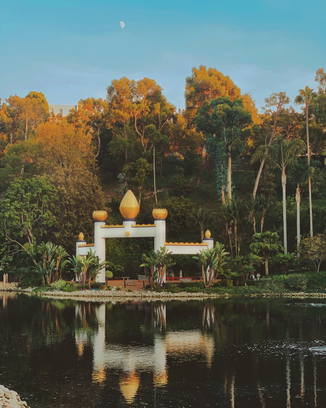 Happy world mental health day 🌏✨
Taking the time to take care of our mind and emotions is what allows us to live in harmony with ourselves and the world around us.
❤️
𝘚