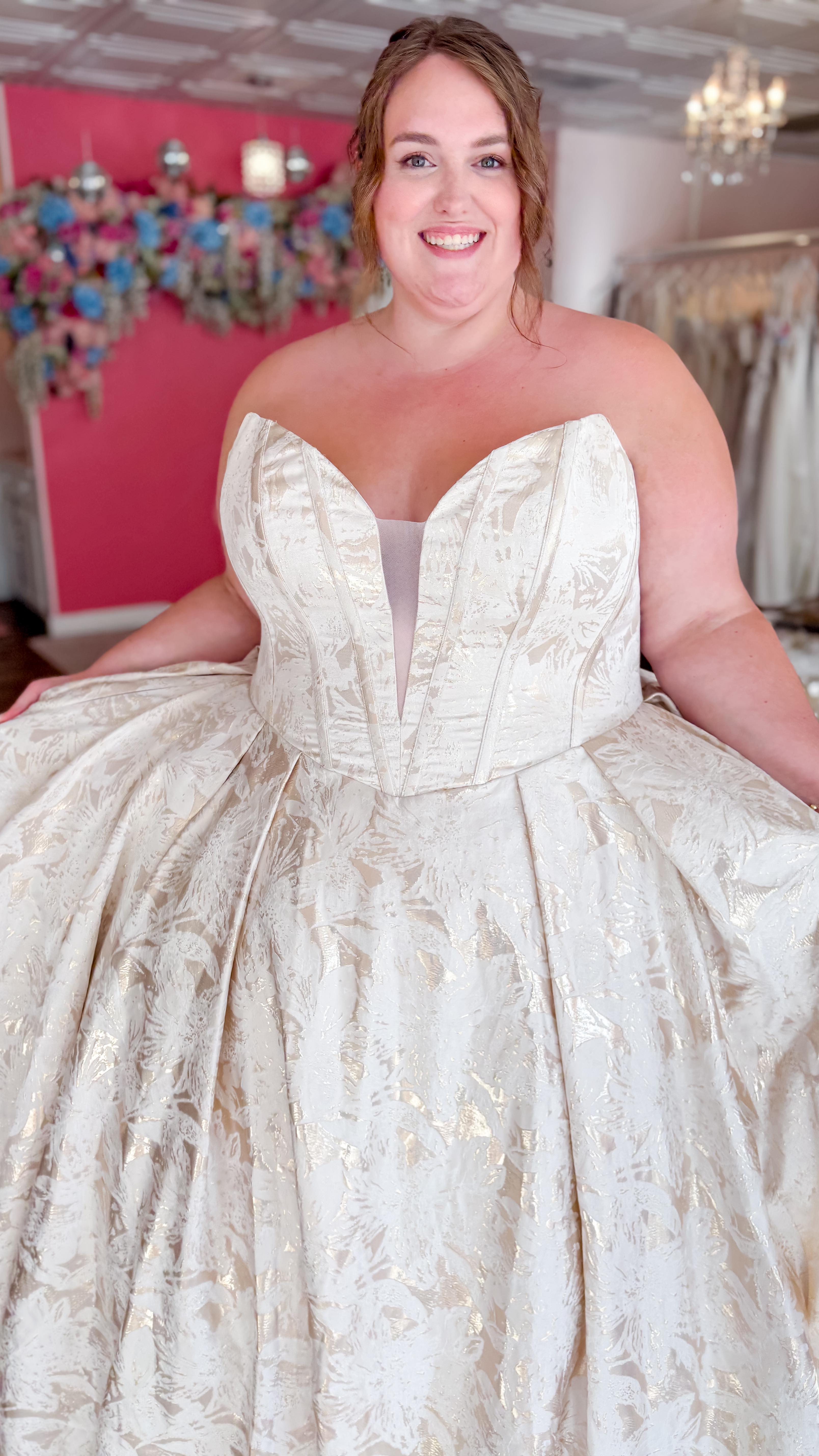 **PLEASE NOTE THIS EVENT HAS ENDED**
This stunning Maggie Sottero gown is here for a limited time only during our Plus Size Trunk Show — happening now through October 19th! 💕
Appointments are filling up fast, and once the show ends, this beauty goes back to the designer. Don’t miss your chance to say “yes” to your dream dress! 💫
Dress: Derrick Marie from @maggiesotterodesigns
#maggiesottero #maggiesotterobride #weddingdress #ivoryrosebridalboutique #weddingdressshopping #2026bride #wisconsinbride #wibride #2027bride #ivoryrosebride #bridalboutique #plussizebride #plussizeweddingdress