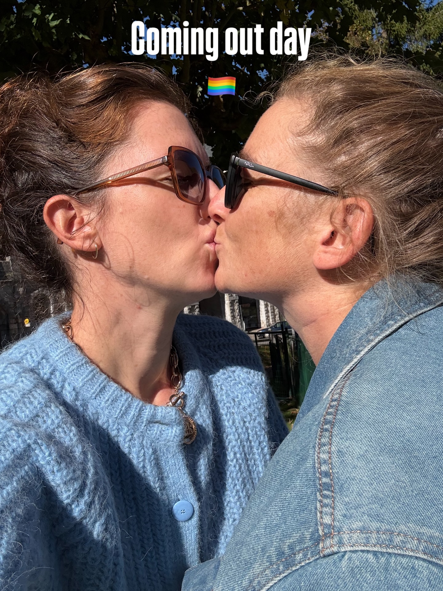 Coming out day 🏳️🌈 Je suis à ma place, libre et fière ❤️
Partagez vos photos de love en story et taguez moi pour que je les vois ! On va répandre un peu de love et de courage pour toutes les personnes queer ❤️
#comingout #comingoutday #loveislove