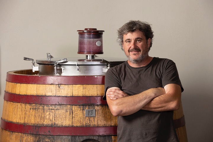 We are delighted to welcome our good friend Marc Isart of Bodega Cinco Leguas to this years SPIT festival. Bodegas Cinco Leguas is located south-east of Madrid, near the beautiful ancient village of Chinchón (a second home of Rafa Salazar!) Apart from his thirst-quenching, highly individualistic whites made with Malvar grape, Marc will also introduce us to the new red: Rompecepas Tinto Fino!