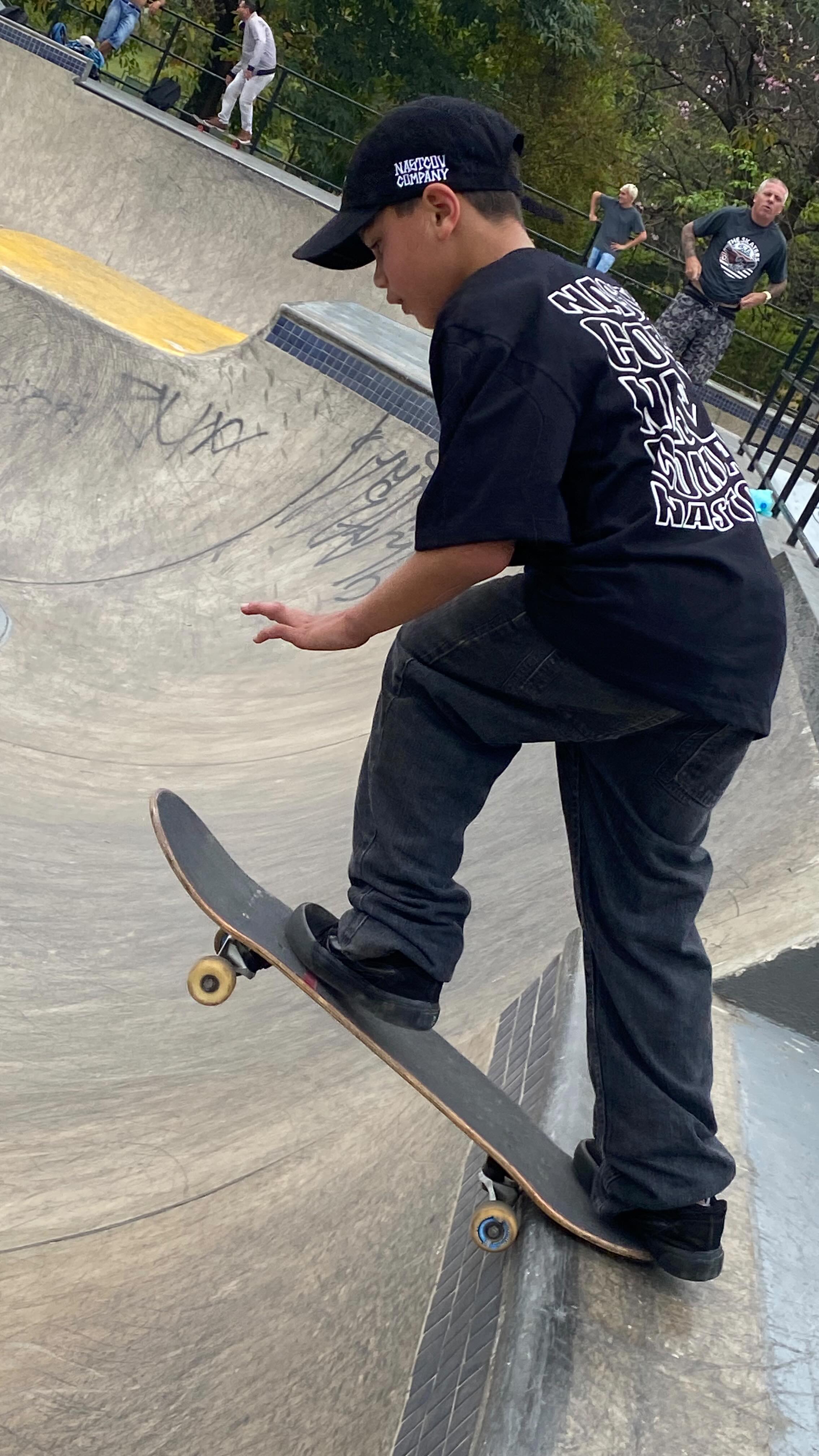 Novo membro da Nastcov! 🔥🛹
Esse é o Filipe, 10 anos, direto de São Paulo, talento puro e paixão real pelo skate.
É com orgulho que a Nastcov apoia quem vive a cultura desde cedo.
Bem-vindo ao time, Filipe!
No Limits to Creativity.
#nastcov #streetwear #skate #skatebrasil #drop04 #street