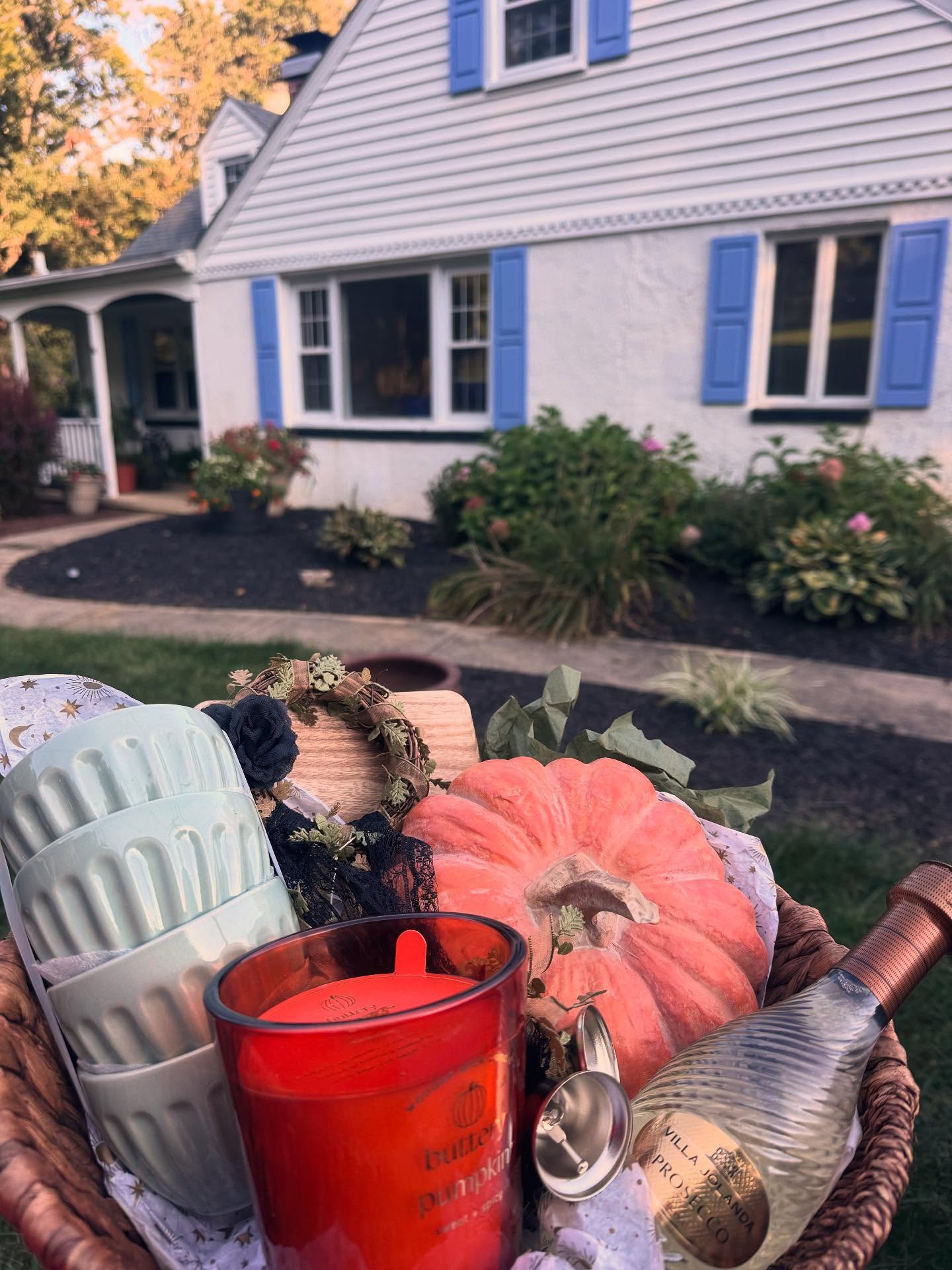 There’s something cozier about Fall Closings. Happy Settlement Day to Lauren’s clients on their dream cottage.
#marylandrealestate #marylandrealtor #mdrealtor #househunting #buyingahouse