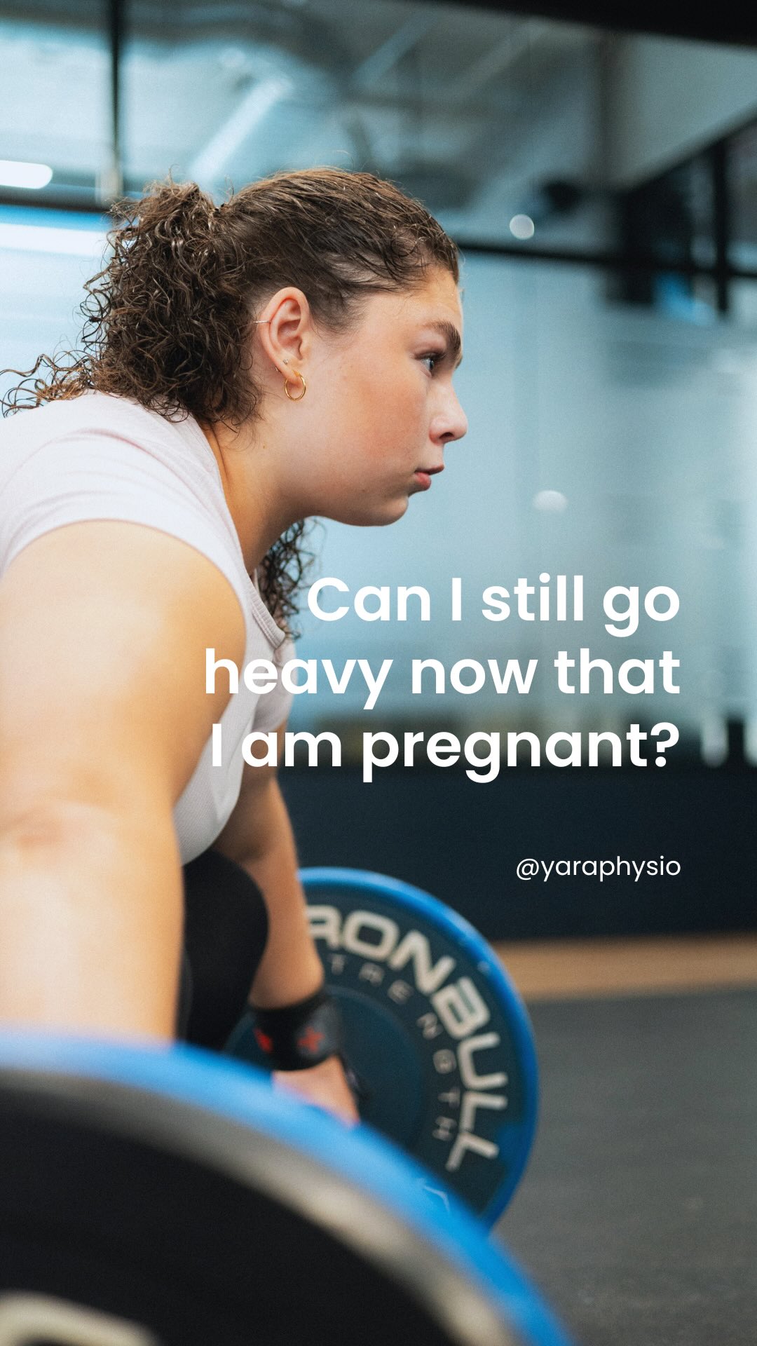 What does “heavy” actually mean?
Because here’s the thing: heavy is relative. And that’s exactly the point. 🤰💪
If you’ve been told to « take it easy » or avoid lifting heavy, but you’re wondering if that actually applies to YOU... this one’s for you.
Pregnancy isn’t about avoiding certain weights or exercises. It’s about understanding what YOUR body can tolerate right now. And this can look different for different people.
You need guidance on what YOUR body can handle right now.
Share this with someone who needs that reminder that you don’t have to shrink your training just because you’re growing a human. ✨
#pregnancyworkout #pregnancyfitness #fitpregnancy #pregnancytraining #prenatalworkouts #pelvicfloorphysio #montreal #pregnantandstrong #momswholift #strengthtraining #pregnancytips #activemama #pregnancymyths #liftingwhilepregnant