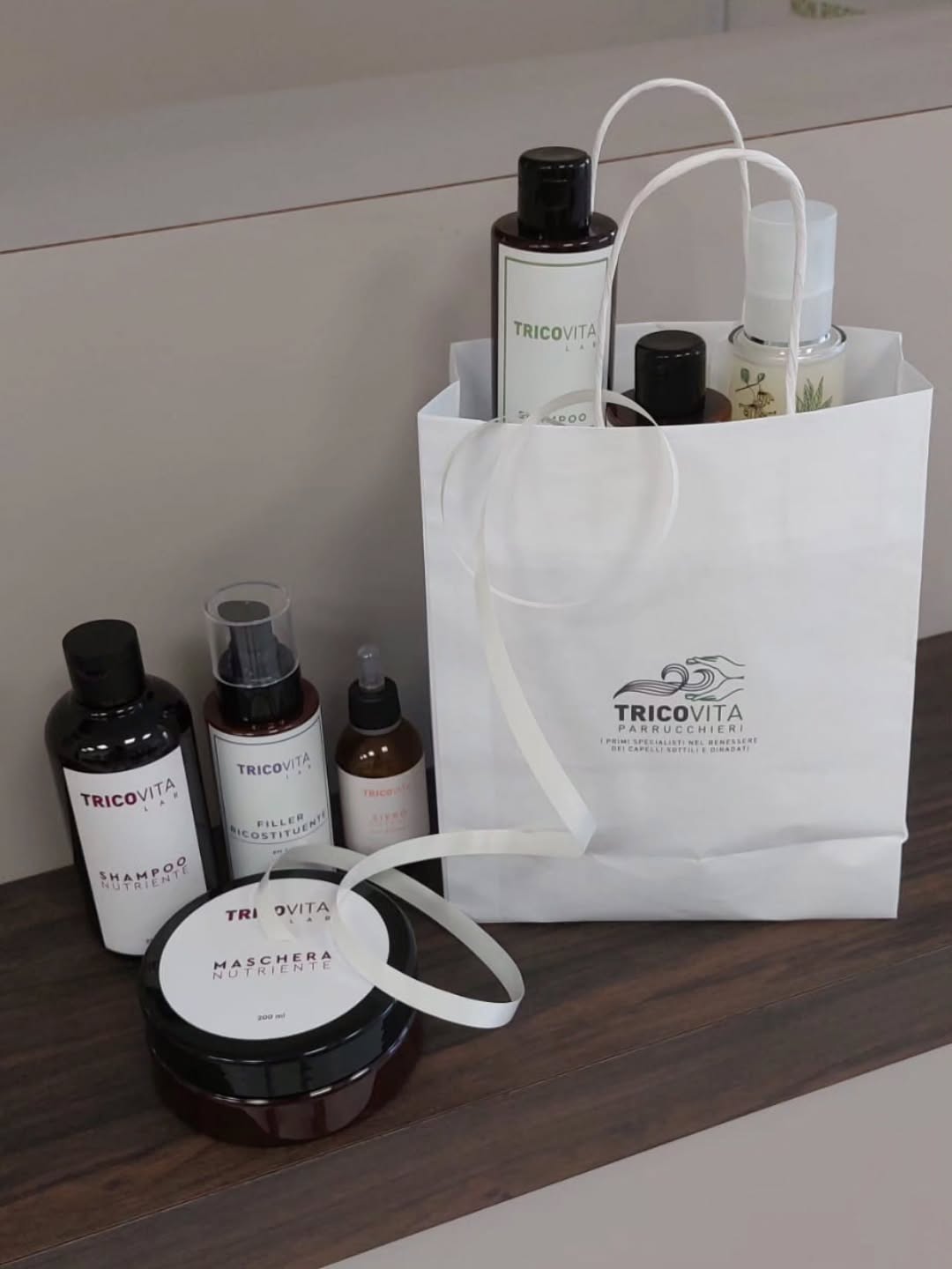 ✨ RICARICA LA TUA BELLEZZA ✨
Hai già scoperto la Raccolta Punti TricoVita Parrucchieri?
✔️ Ogni trattamento nel nostro salone ti fa accumulare punti
✔️ I punti ti premiano con prodotti professionali TricoVitaLab gratuiti
✔️ Una volta finiti… torna con i barattoli vuoti e noi li ricarichiamo gratuitamente! ♻️
💡 Perché la bellezza è anche sostenibile, intelligente e premiata.
I nostri clienti già lo sanno… e tu, cosa aspetti?
➡️ Vieni in salone, inizia a raccogliere e scopri tutti i vantaggi!
#TricoVitaParrucchieri #RaccoltaPunti #ProdottiInRegalo #RicaricaGreen #CapelliFelici