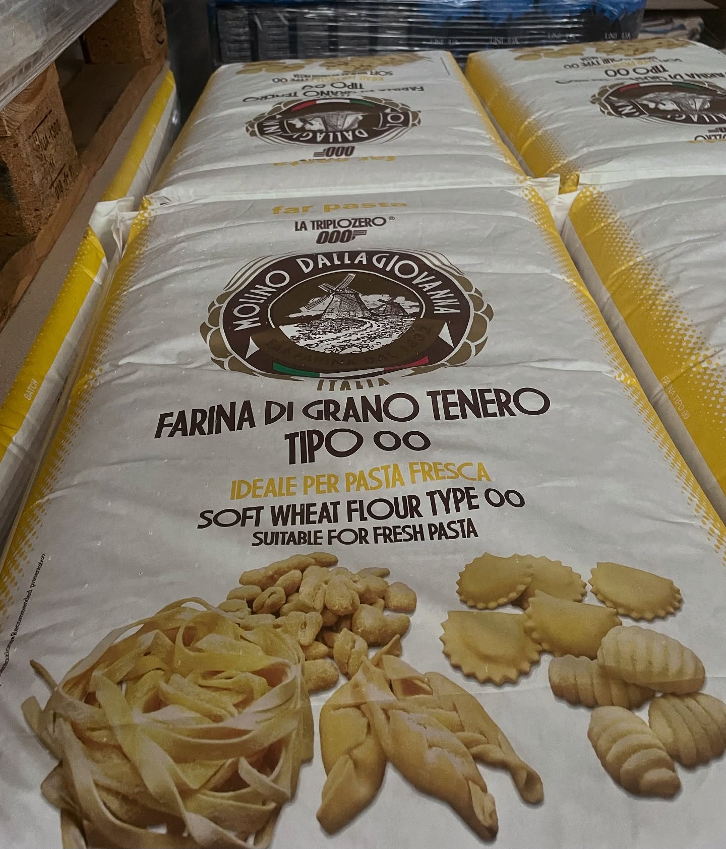 Quando si tratta di pasta fresca serve la migliore farina 🌾
MOLINO DALLAGIOVANNA
GRANO LAVATO
FARINE SUPERIORI
#dallagiovanna #molino #molinodallagiovanna #molini #moliniitaliani #madeinitaly #farinasuperiori #farinedagranolavato #granolavato #acqua #flour #italianflour #farinadallagiovanna
