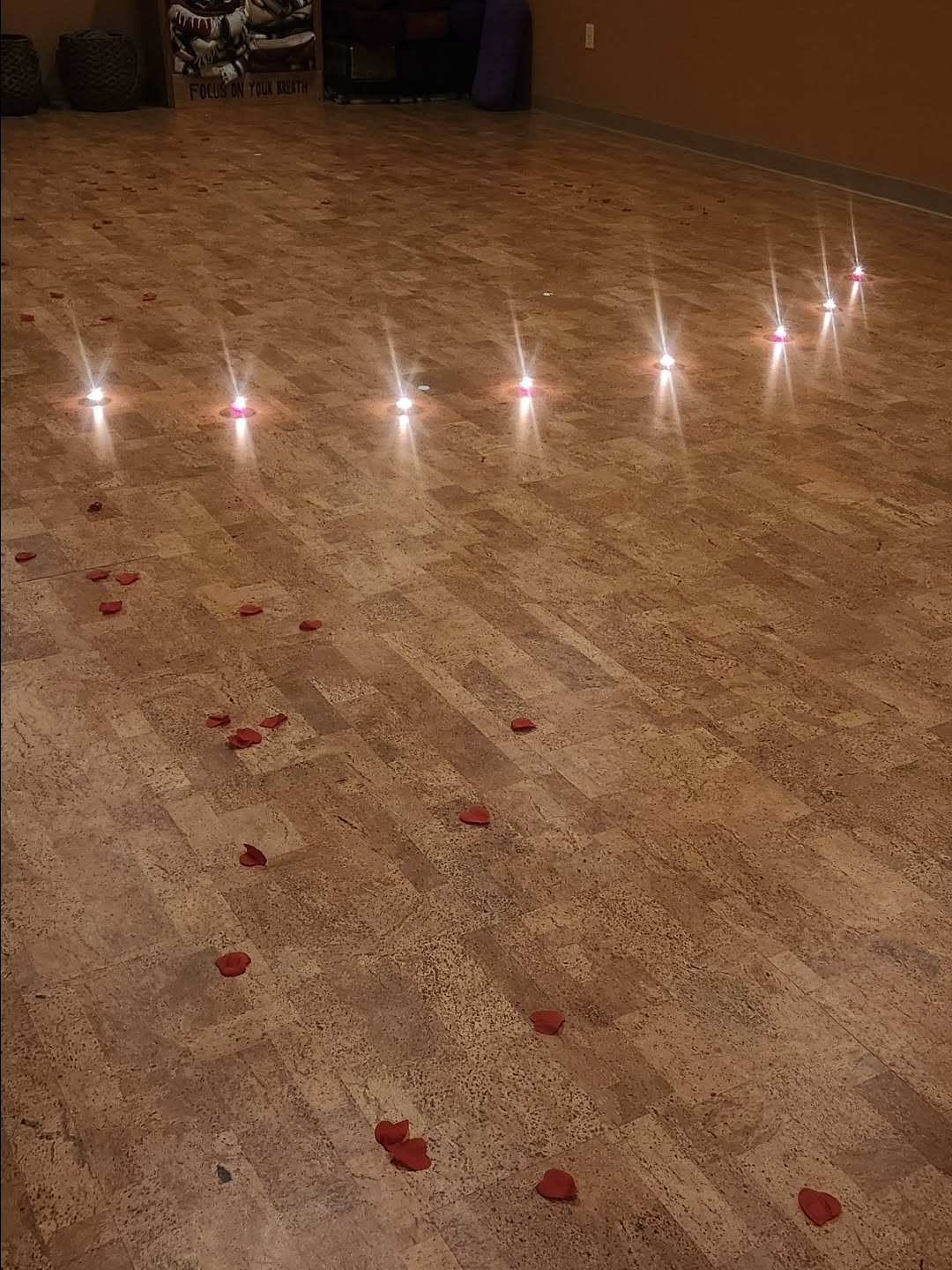 Yes, we offer private classes for a date night!
Wanna do something different, especially as the temperatures start to drop, let us know. We would love to custom a class for you and your sweetheart to take together.
#datenight #yoga