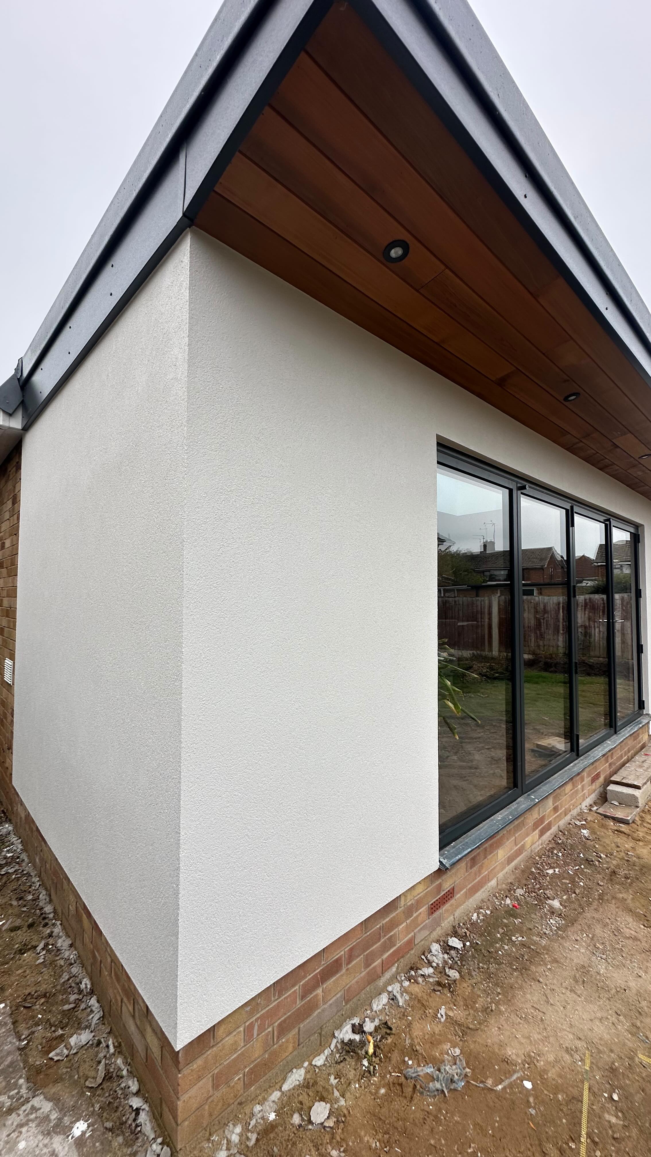 Quick, clean, and complete!
Silicone render project in Lowdham — 3 days start to finish.
High polymer base coat + mesh + Johnstone’s silicone render in white = Perfection!
#siliconerender #colouredrender #nottingham