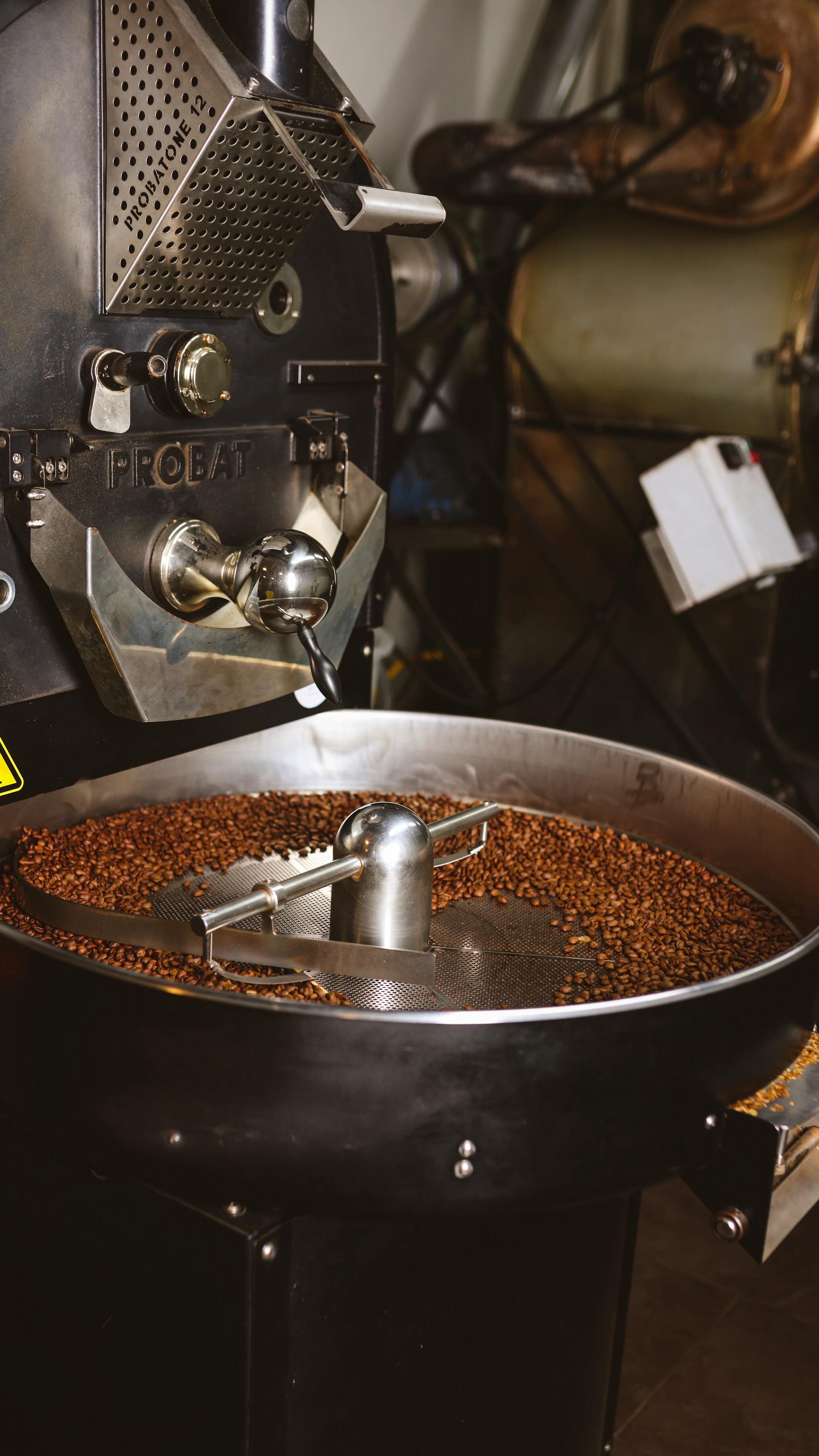 Después de más de un año de trabajo con mucho cariño, hoy nos llena de orgullo presentarles Juntos House of Coffee — microtostadores de café de especialidad 100% costarricense.
Nos apasiona cada detalle del proceso de elaboración del café y creemos que cada taza tiene el poder de impactar significativamente su día.
Podés llevarte nuestro café recién tostados a casa, o invitarnos a tu evento con nuestra barra de café, lista para servir buen café y buenas vibras. Ya sea en familia, entre amigos o en una actividad especial, creemos que el café siempre es mejor cuando se comparte.
Bienvenid@s a la experiencia Juntos.
//
After over a year in the making, we’re proud to introduce Juntos House of Coffee — microroasters of Costa Rican specialty coffee.
We are passionate about every detail of the coffee—making process, and we believe each cup has the power to make a meaningful impact on your day.
Purchase our freshly roasted beans, or invite our curated coffee bar to your next gathering or special event. Whether it’s a quiet morning or shared celebration, we believe coffee is better when shared.
Welcome to the Juntos experience.
#specialtycoffee #costaricancoffee #costarica