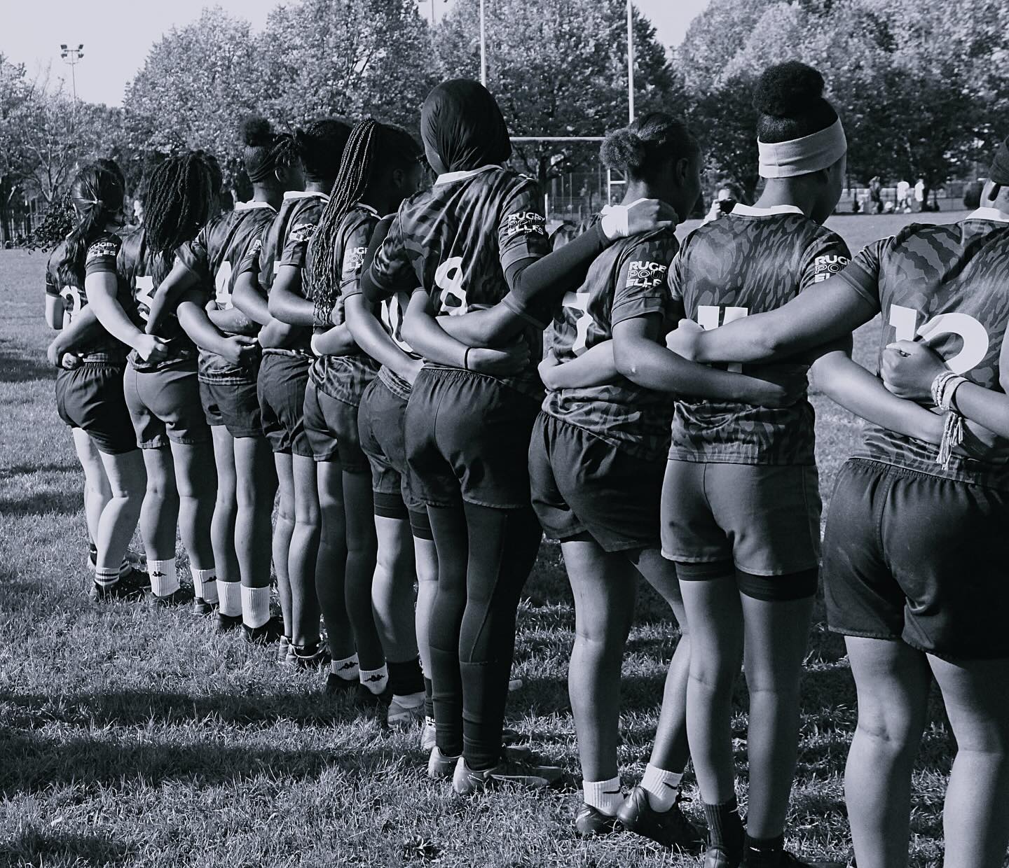 📸 Match amical – Contre Racing-Suresnes
Le Dimanche 5 octobre, nos joueuses ont eu l’occasion de fouler le terrain toutes ensemble pour la première fois 💪✨
Un moment plein d’énergie, de cohésion et de bonne humeur, qui marque le début d’une belle aventure collective
Merci à nos adversaires pour ce match amical riche en échanges et à tous ceux venus encourager l’équipe ! 🙌