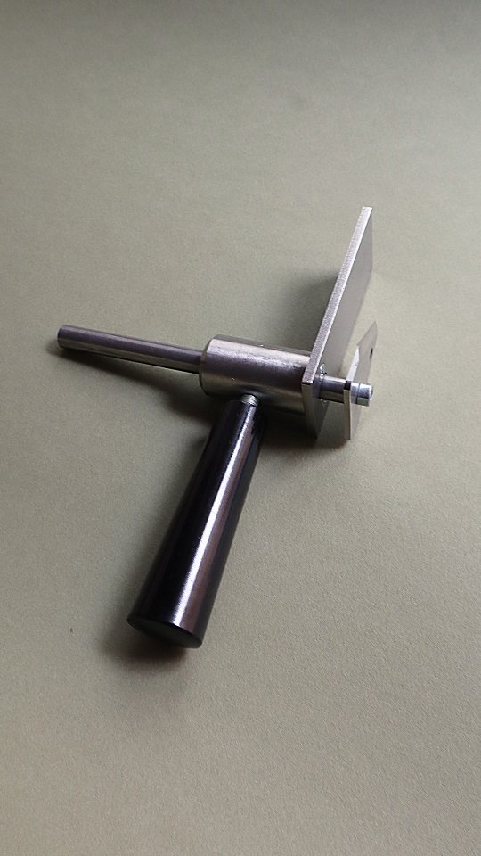 L'objet mystère de la semaine le compteur à papier. Voilà comment on fait pour sélectionner la bonne quantité de chaque carnets, blocs-notes ... un sacré gain de temps !
.
.
.
#poussieredesrues #atelier #serigraphie #papeterie #lyon