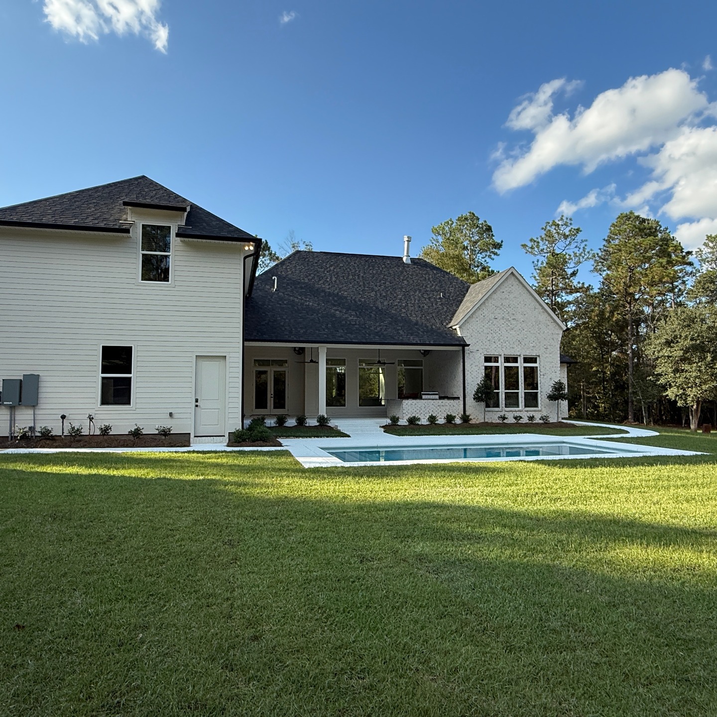 🤩 We just wrapped up a project and couldn't be happier with the final result. We always aim for excellence, and nothing beats the feeling of a happy client. ✨
🌟 Ready to transform your backyard into the space of your dreams? Give us a call to schedule your free onsite consultation!