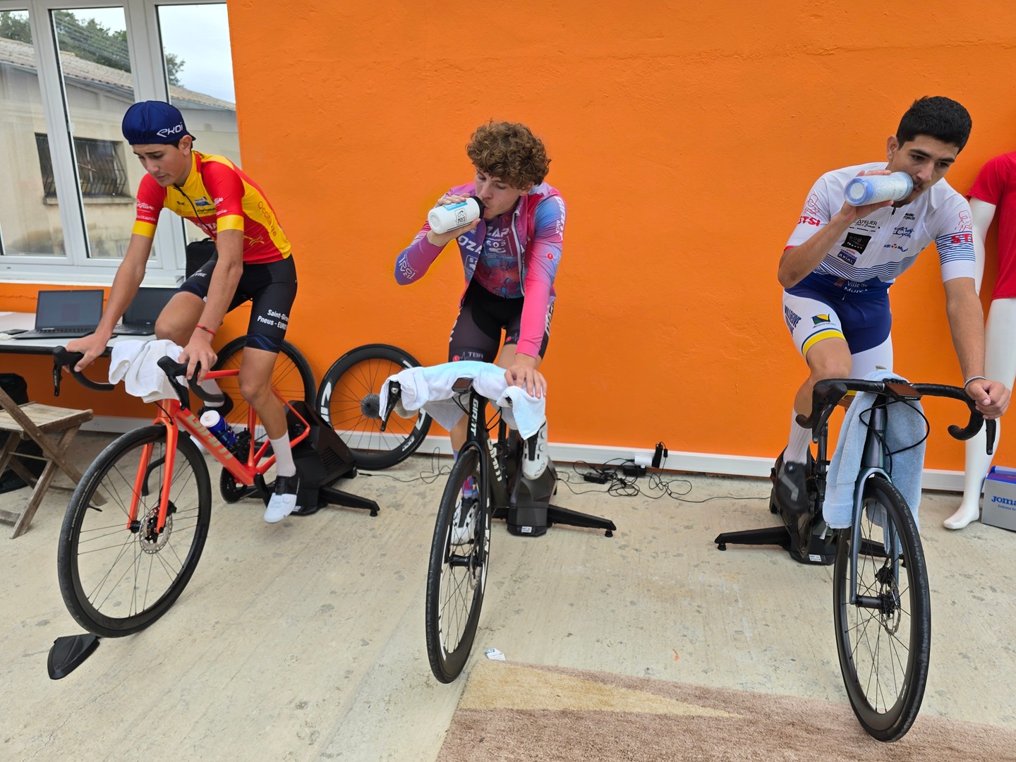 Pas de victoire sans efforts ! 💪 🏆
Ici une journée test à l'effort organisée par Thierry BEDARD, Team Manager du club de vélo Gers Cycling Développement, en partenariat avec Alain RAGOT, Directeur de Véranda et Verrière de France à Pujaudran (Gers) 🚵
Ces jeunes passionnés seront peut être des futurs champions...et on les verra peut-être au Tour de France...
#VVF #GCD #vélo #cyclisme #toutestpossible