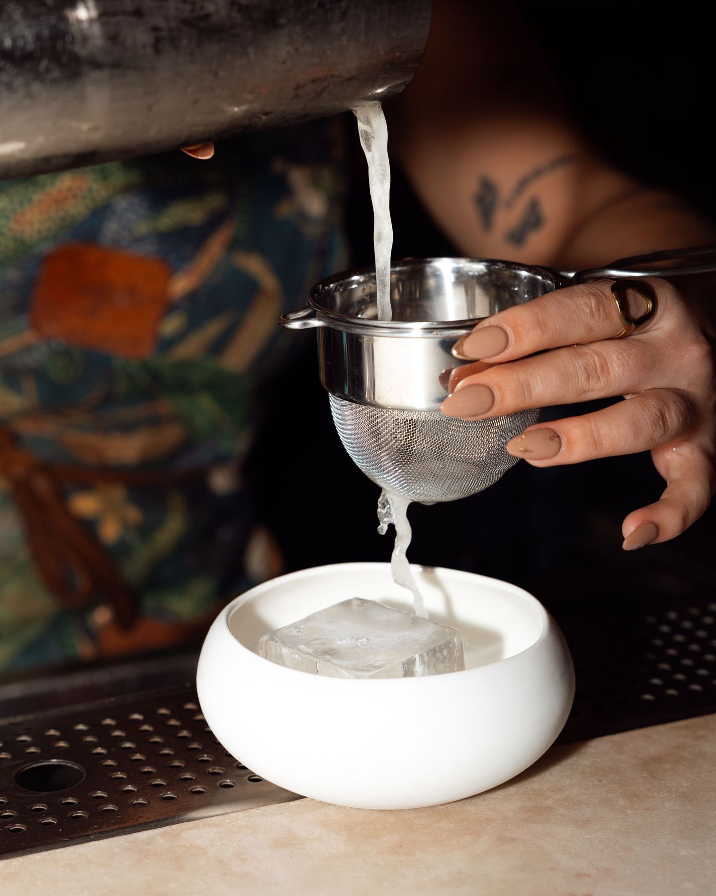 ACID RUSH
Gin Tanqueray, Cordial de pamplemousse et poivre long, citron vert, Amaro Montenegro
📸 @desprezmarie.studio