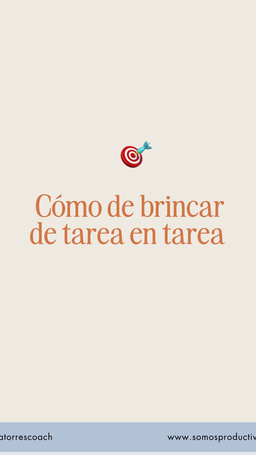 🧠 4 formas de dejar de brincar de tarea en tarea (y mantener el foco):
1. Haz menos, pero hazlo bien.
Cada vez que saltas de tarea, tu cerebro pierde minutos reacomodándose. No es falta de disciplina, es exceso de estímulos.
2. Planifica con intención, no con ansiedad.
No llenes tu agenda para sentirte productiva. Llénala para avanzar.
3. Ponle hora a la distracción.
En vez de luchar contra ella, decide cuándo la vas a permitir. El control no es rigidez, es conciencia.
4. Cierra ciclos cada día.
No importa si hiciste poco o mucho. Lo importante es cerrar con claridad lo que sí avanzaste.
Este último trimestre no repitas el patrón de dispersarte.
👉 Agenda una sesión gratuita conmigo y trabajemos juntas tu plan de enfoque real para cerrar el año con dirección.