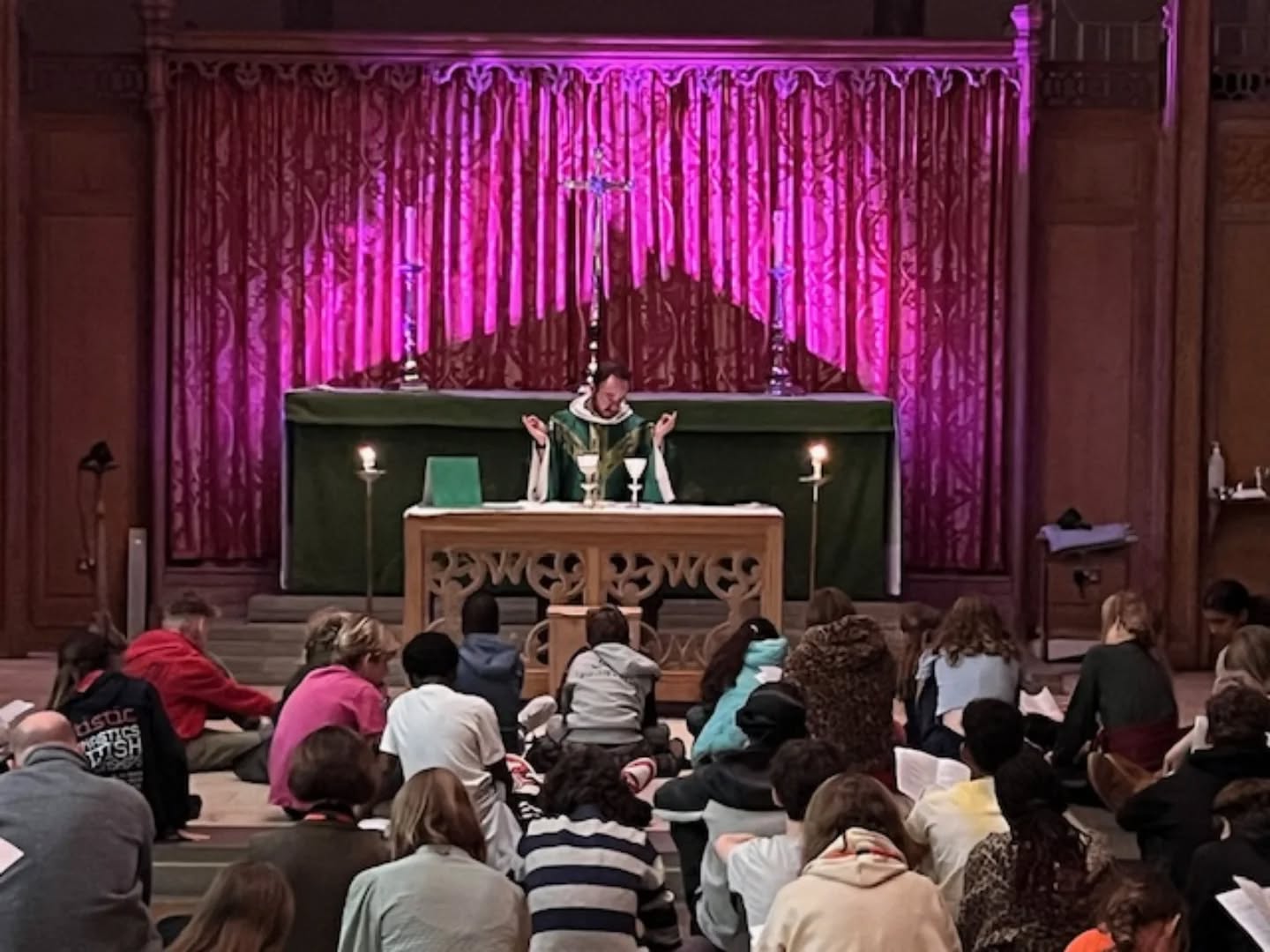 What. A. Night!!!! We partied, we ate, we discussed and created, then we gathered around the Lord's table as one body in faith 🙏
This is the first of many highlights coming from our event this evening in Surbiton. Thanks St Marks for hosting the YMIC youth take over you were awesome 👌 👏
@southwarkcofe
#youthministry❤️
#letyourlightshine
#wearethechurch
#youthfocused