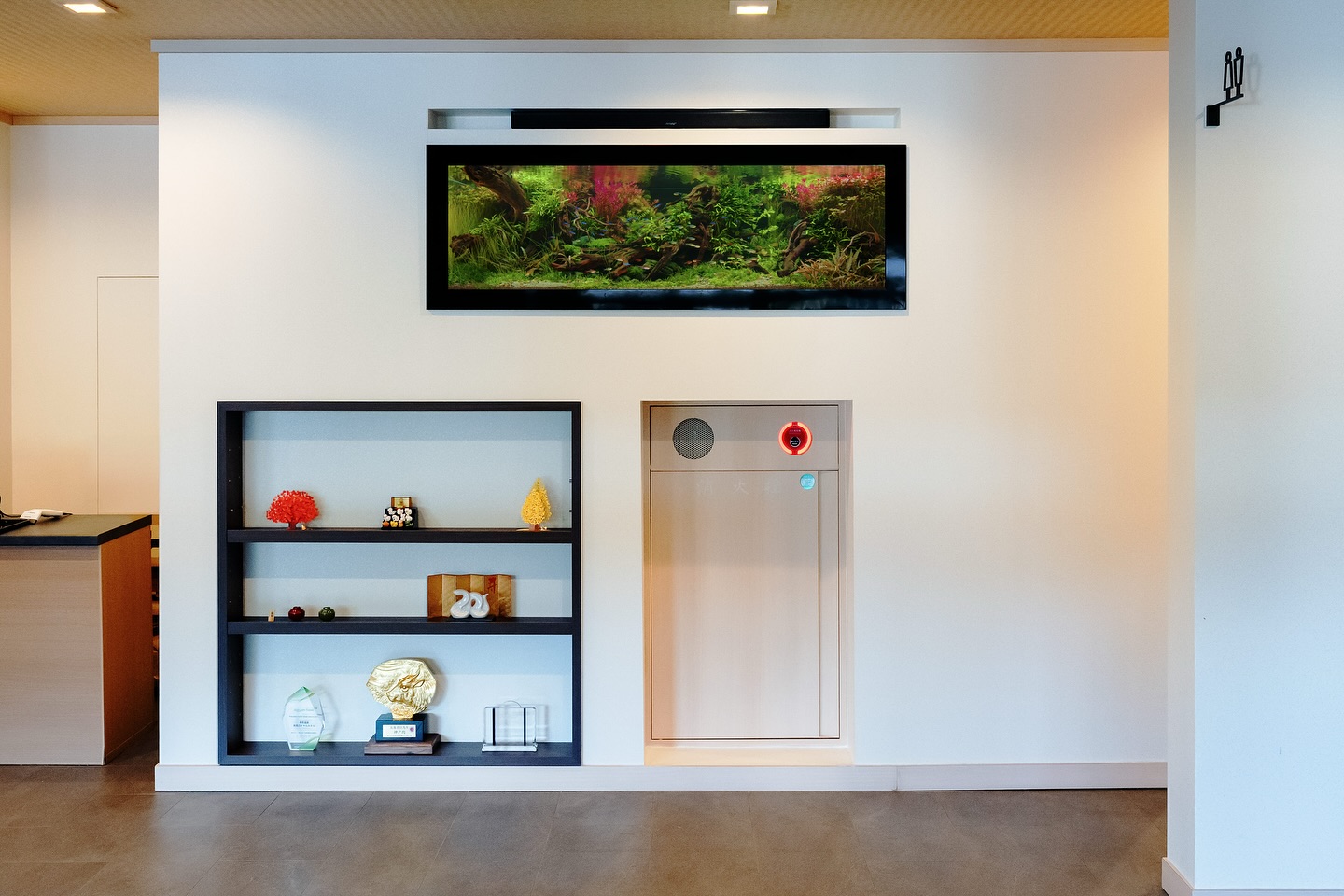 9月より、有馬ロイヤルホテル様のロビーにて、AQUALIOの映像作品を上映していただいております。
ロビーの壁面に埋め込まれた特大のウルトラワイドモニターで、迫力満点の水景をお楽しみいただけます。
展示されているのは、以下の2作品です。
・作品名:「Two Worlds」
丸山 卓也氏(グリーンアクアリウムマルヤマ 代表)
・作品名:「N .EXIST」
小根澤 博之氏(アクアリンク株式会社)
有馬ロイヤルホテル様をご利用の方はぜひご体感下さい。
#aqualio_jp #fishtank #aquariumvideos #aquascaping #aquascape #plantedtank #aquarium #aquascaper #aquascaper #aquariumplants #aquascapes #plantedtank #アクアリウムのある暮らし #アクアリウム #水槽レイアウト