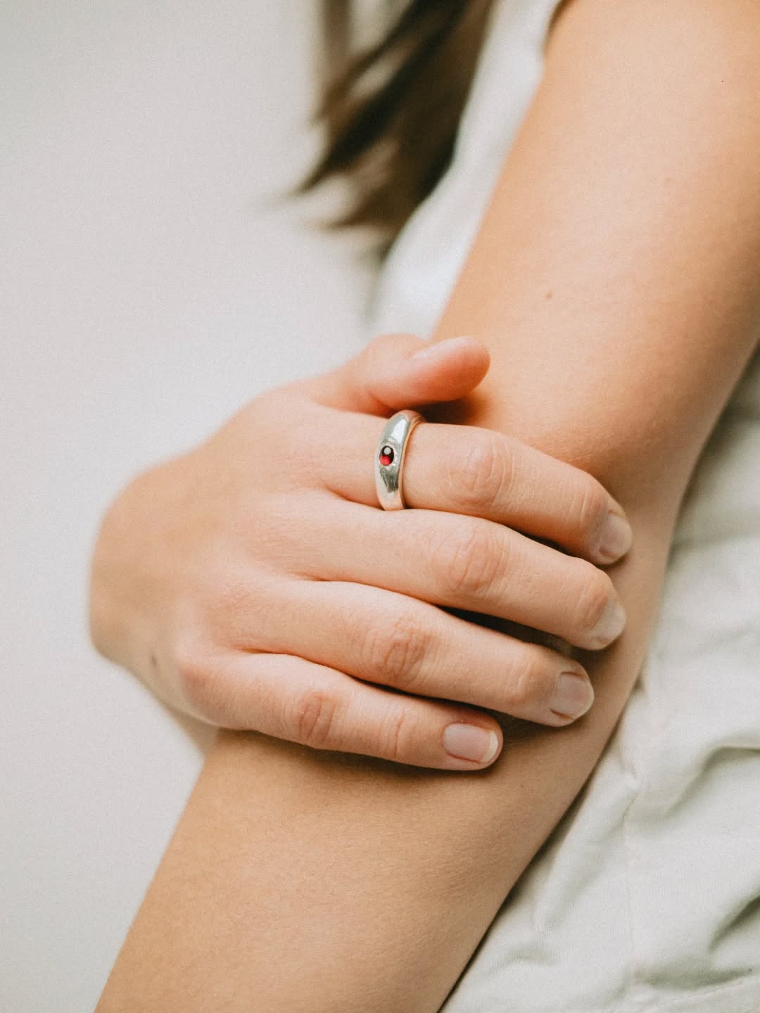 Kleo ring with garnet
Photo by: @markoulis.a
#jewelry#silverjewelry#rings#handmadejewelry#silverart#jewelrydesign
