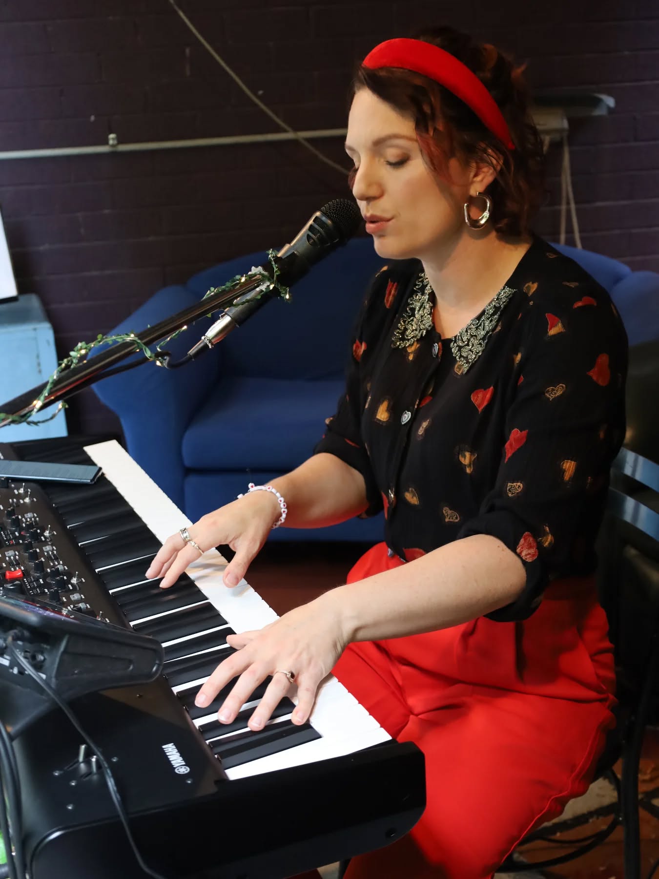 Back to one of my faves tomorrow for Saturday morning tunes.
@burnetts_on_barney @the_quarrycafe see you at 10am! Put the kettle on for me!!!
Burnetts is such a little haven - music and delicious foods amongst the flowers... LOVE gigging there!
Xoxo